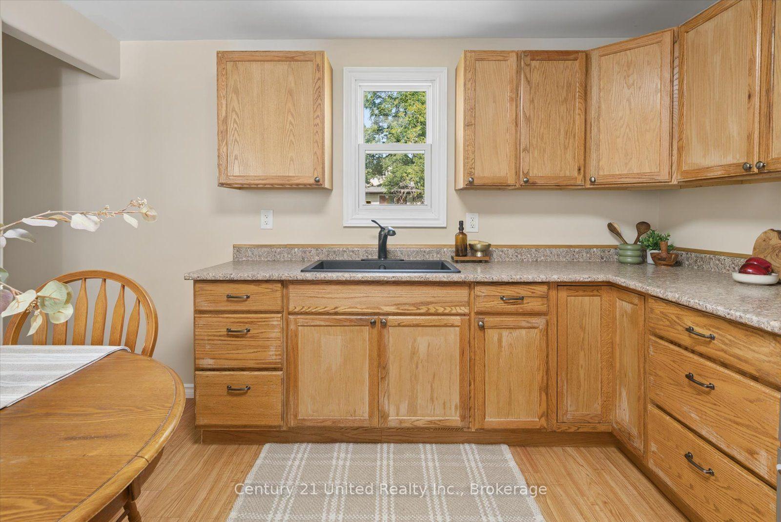 Photo 13 of 584 Wolfe Street, Peterborough, Town Ward 3 — HOMEH