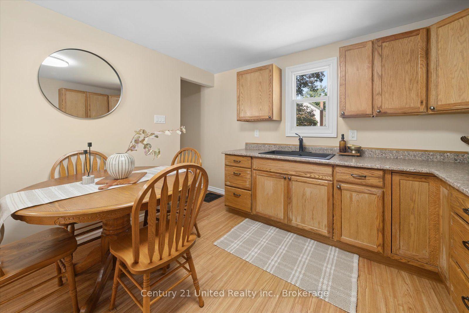 Photo 14 of 584 Wolfe Street, Peterborough, Town Ward 3 — HOMEH