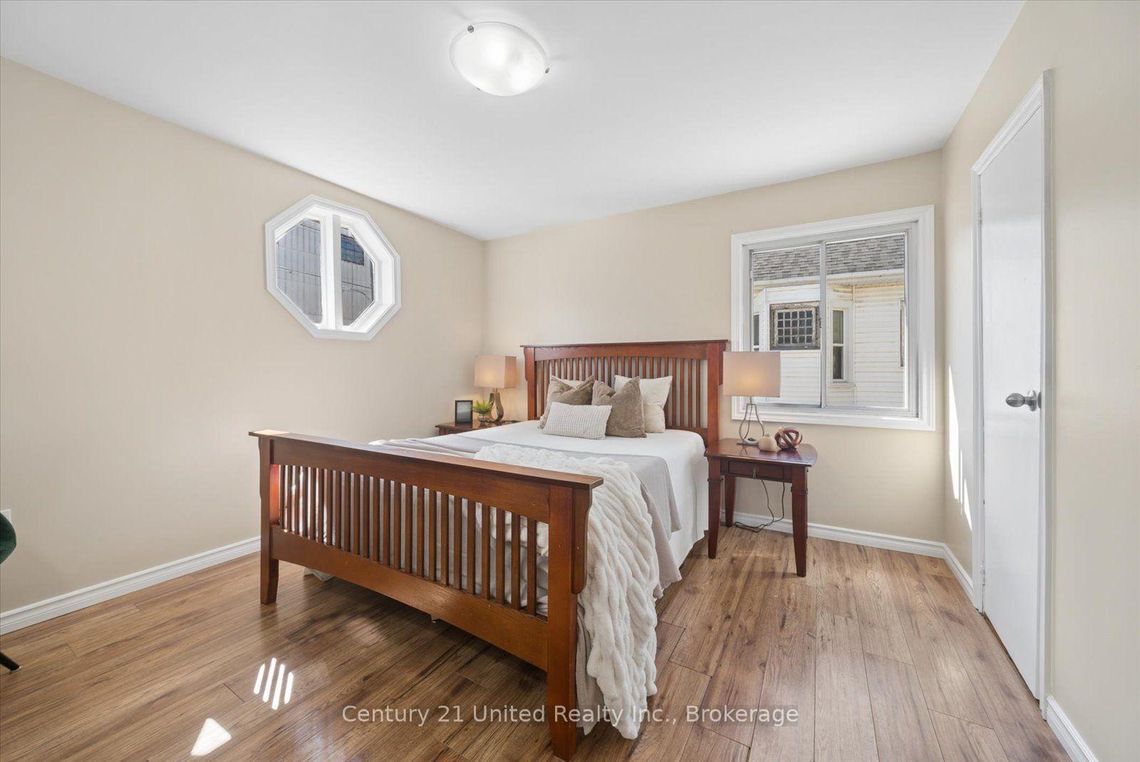 Photo 17 of 584 Wolfe Street, Peterborough, Town Ward 3 — HOMEH