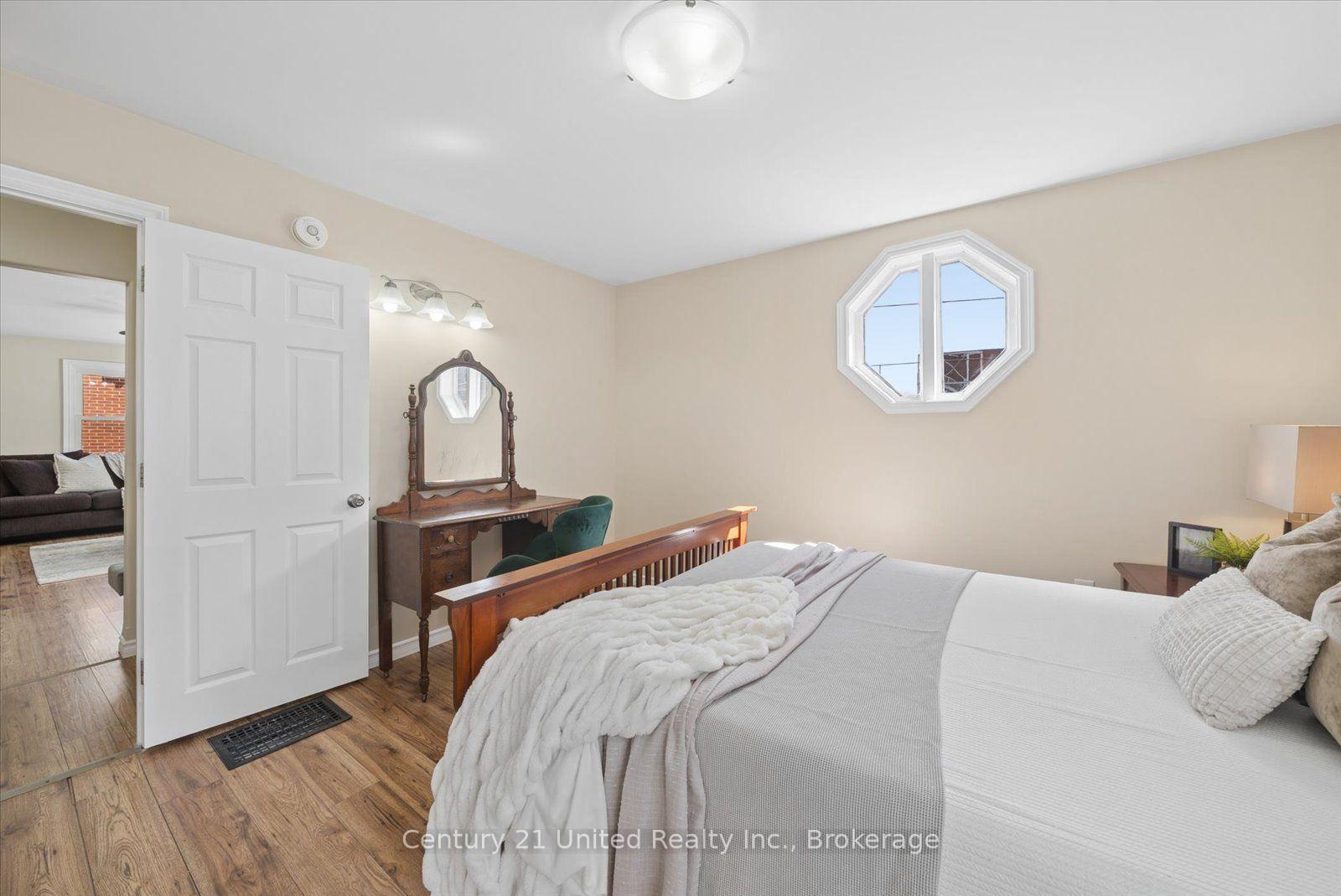 Photo 18 of 584 Wolfe Street, Peterborough, Town Ward 3 — HOMEH