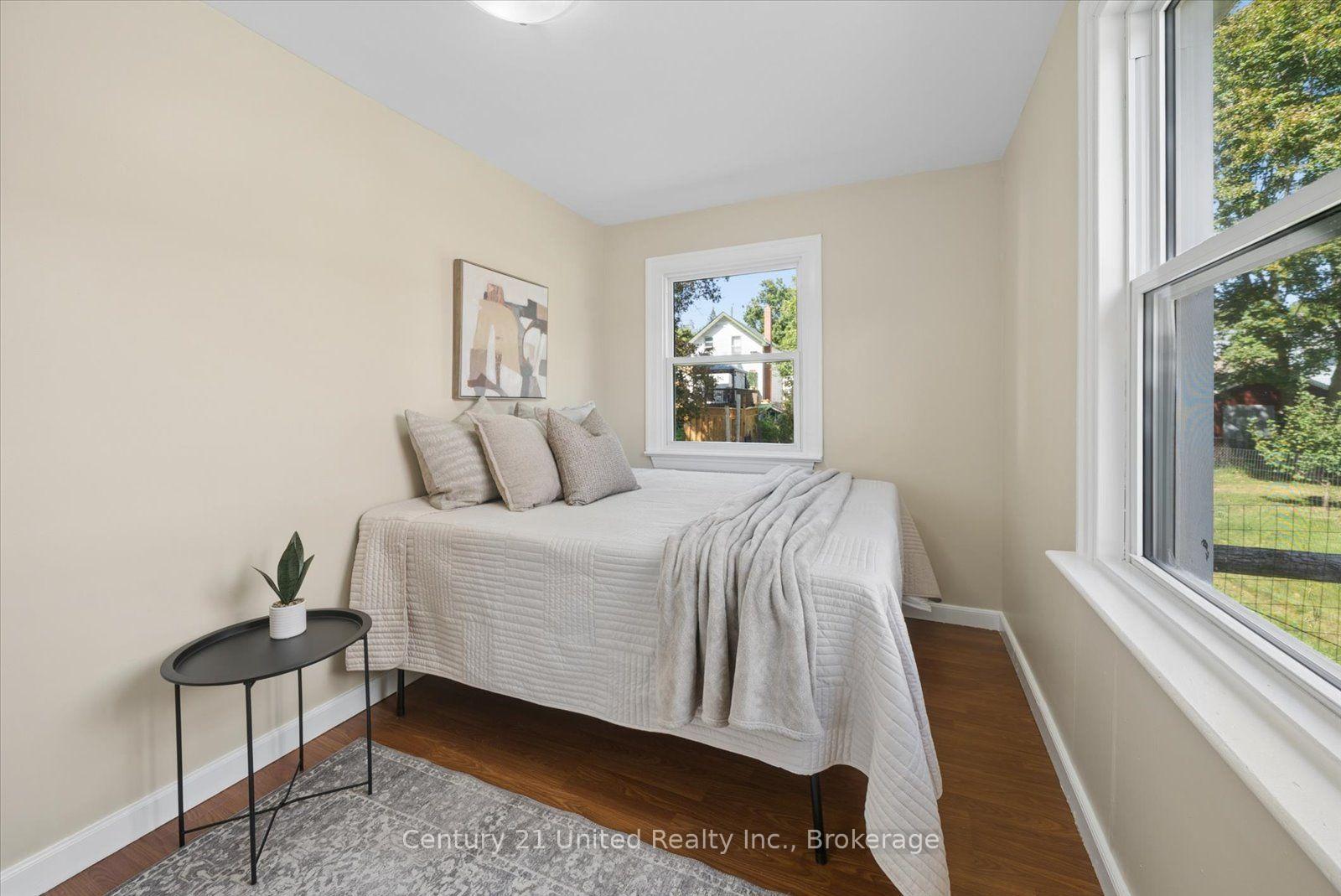 Photo 21 of 584 Wolfe Street, Peterborough, Town Ward 3 — HOMEH