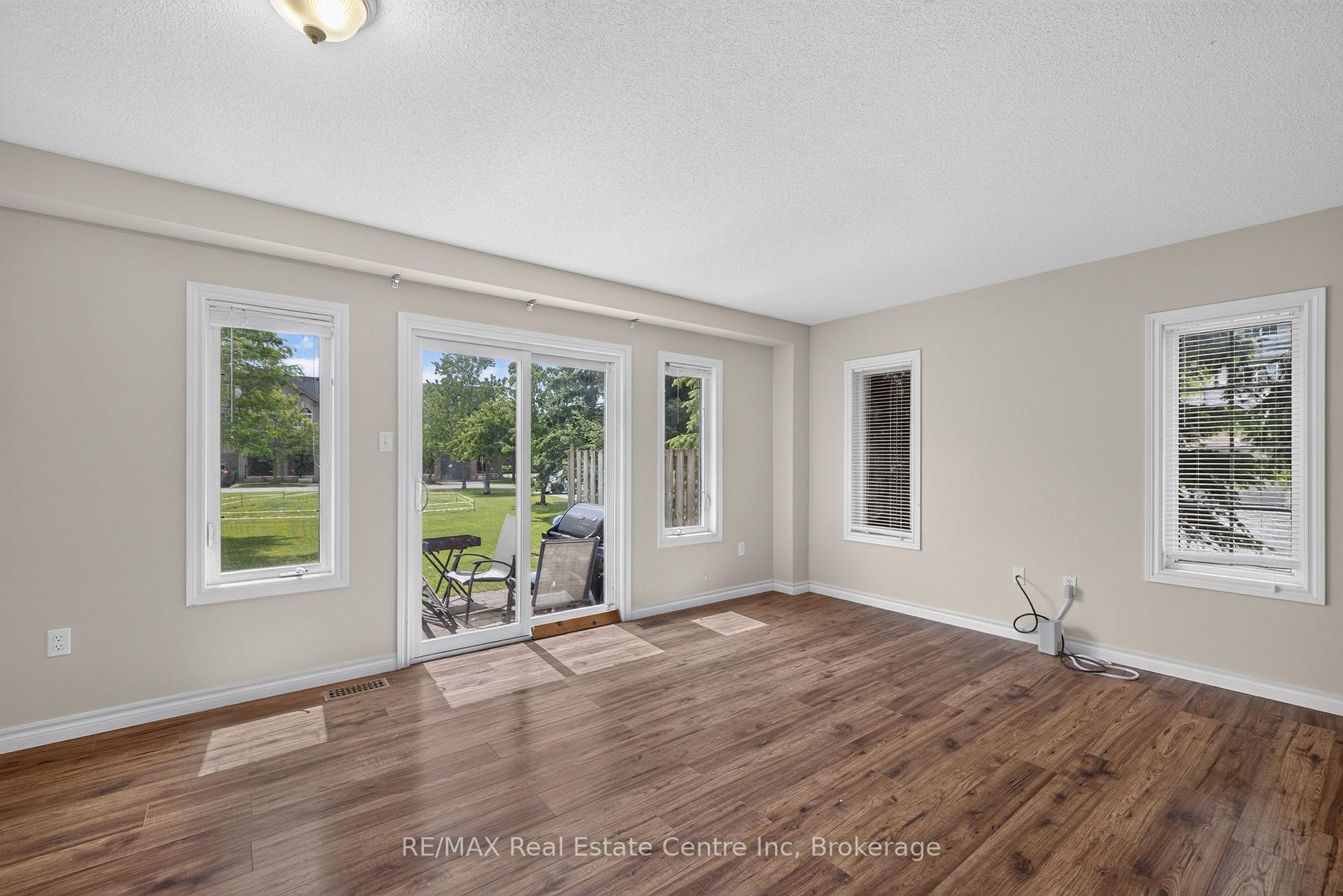 Photo 11 of 30 Vaughan Street, Guelph, Clairfields/Hanlon Business Park — HOMEH