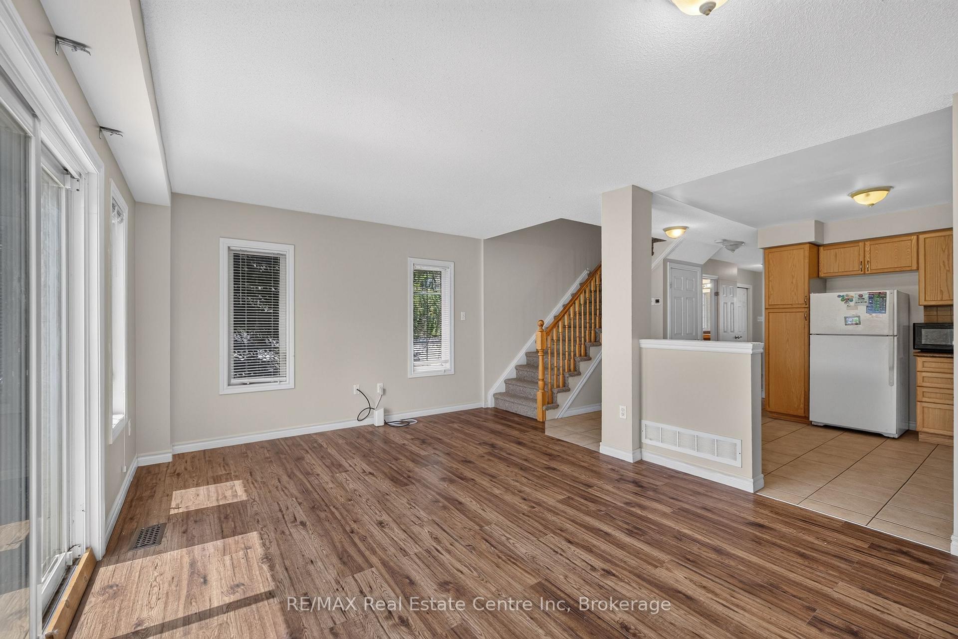 Photo 15 of 30 Vaughan Street, Guelph, Clairfields/Hanlon Business Park — HOMEH