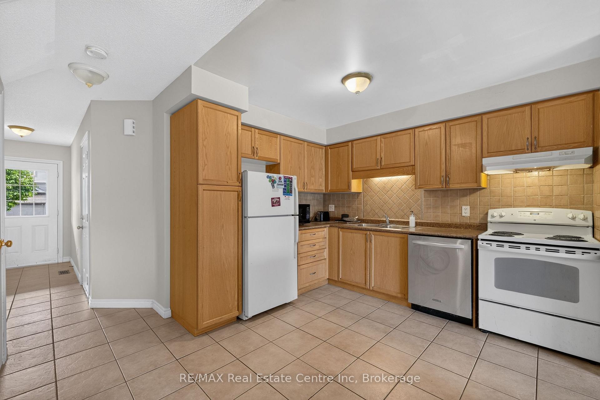 Photo 16 of 30 Vaughan Street, Guelph, Clairfields/Hanlon Business Park — HOMEH