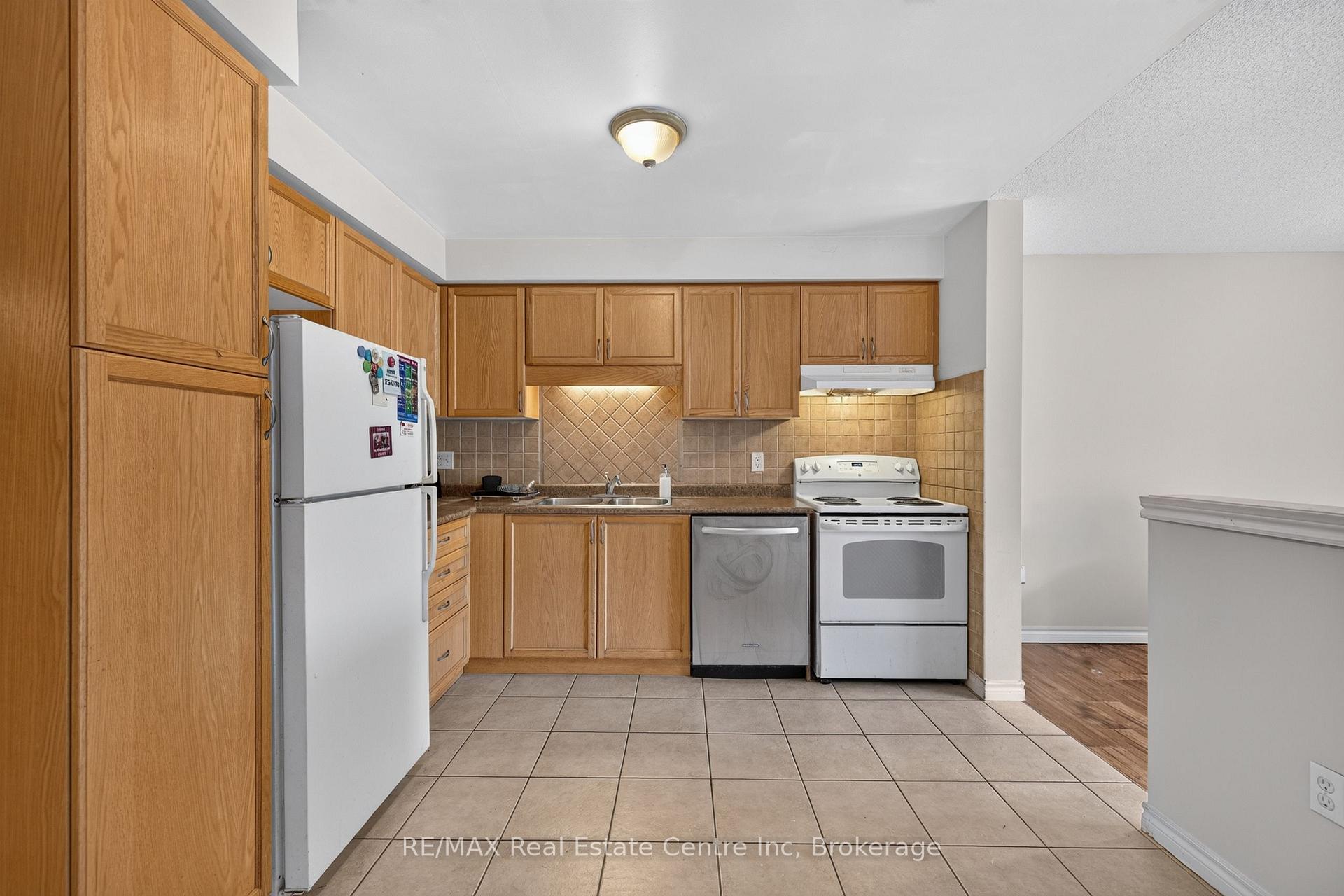 Photo 17 of 30 Vaughan Street, Guelph, Clairfields/Hanlon Business Park — HOMEH