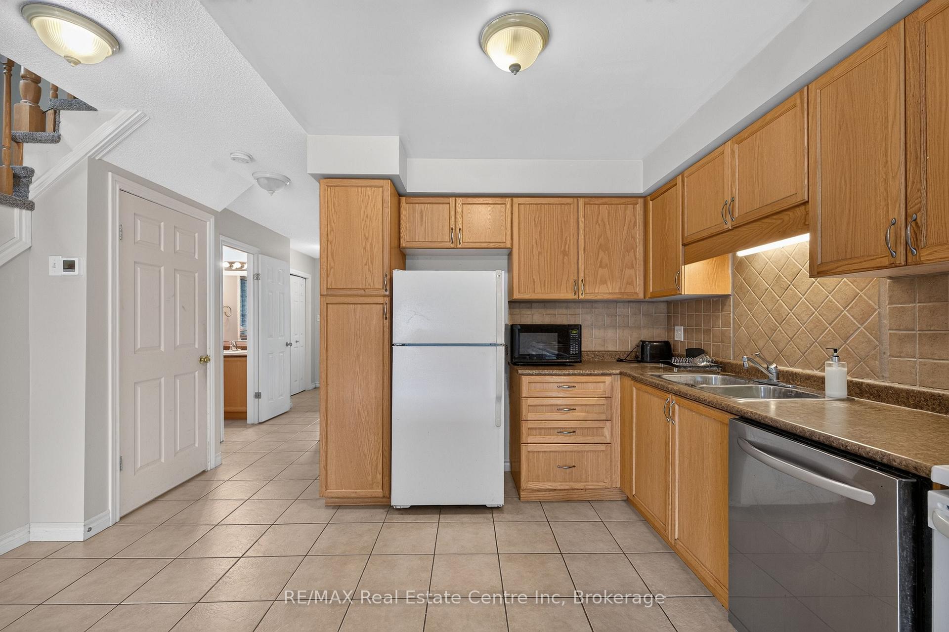 Photo 18 of 30 Vaughan Street, Guelph, Clairfields/Hanlon Business Park — HOMEH