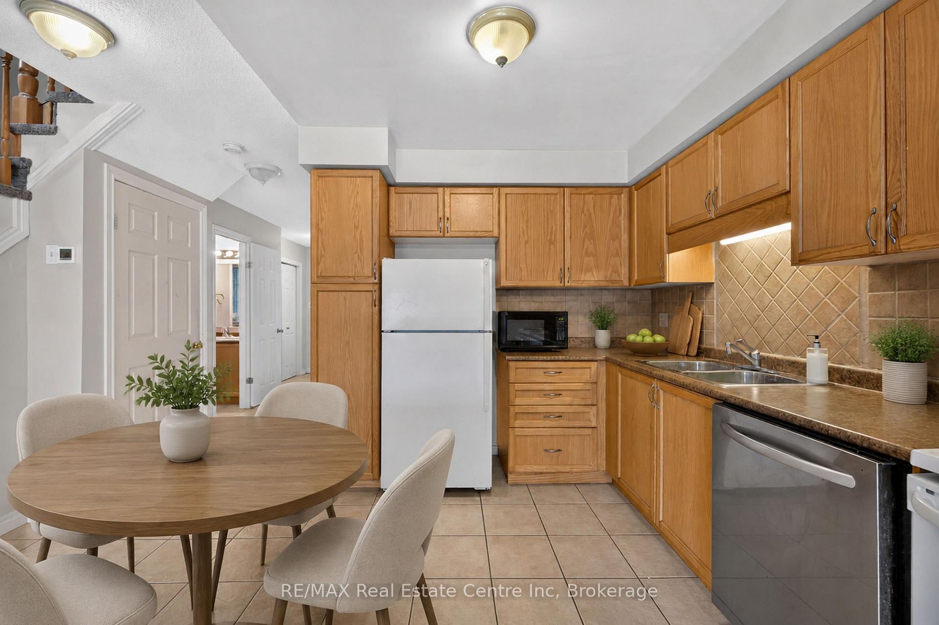 Photo 19 of 30 Vaughan Street, Guelph, Clairfields/Hanlon Business Park — HOMEH