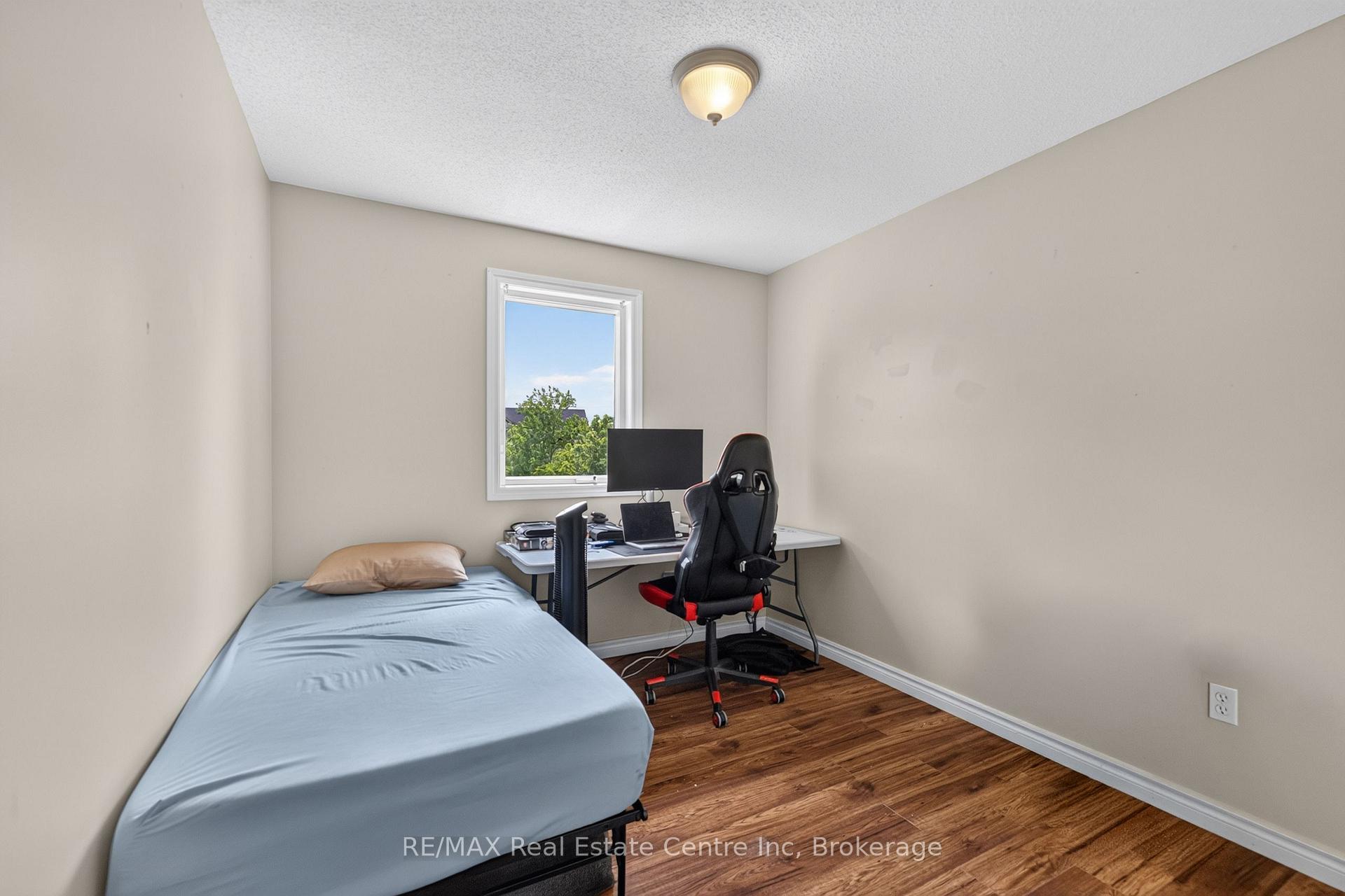 Photo 26 of 30 Vaughan Street, Guelph, Clairfields/Hanlon Business Park — HOMEH
