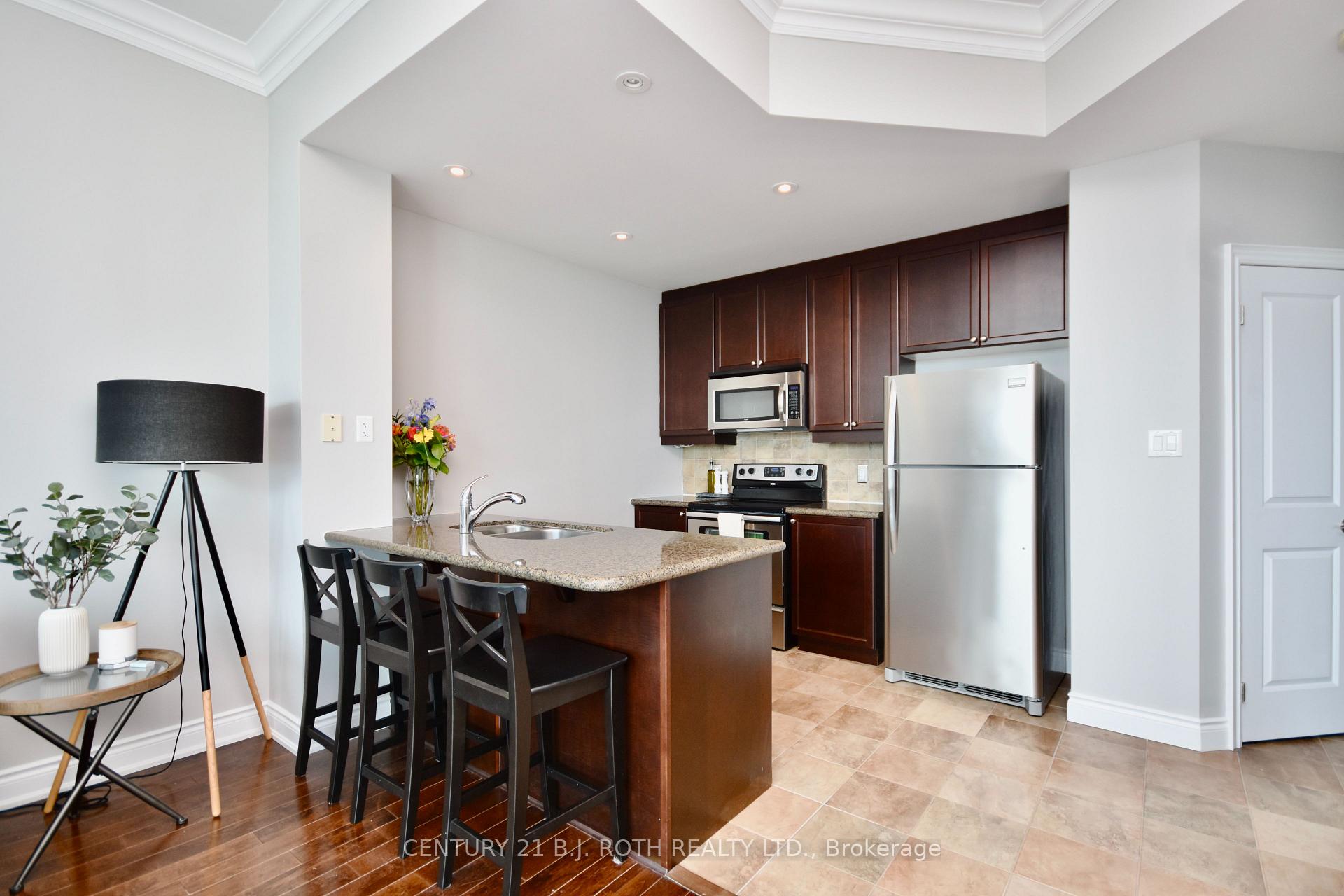 Photo 3 of Unit PH11, 37 Ellen Street, Barrie, City Centre — HOMEH