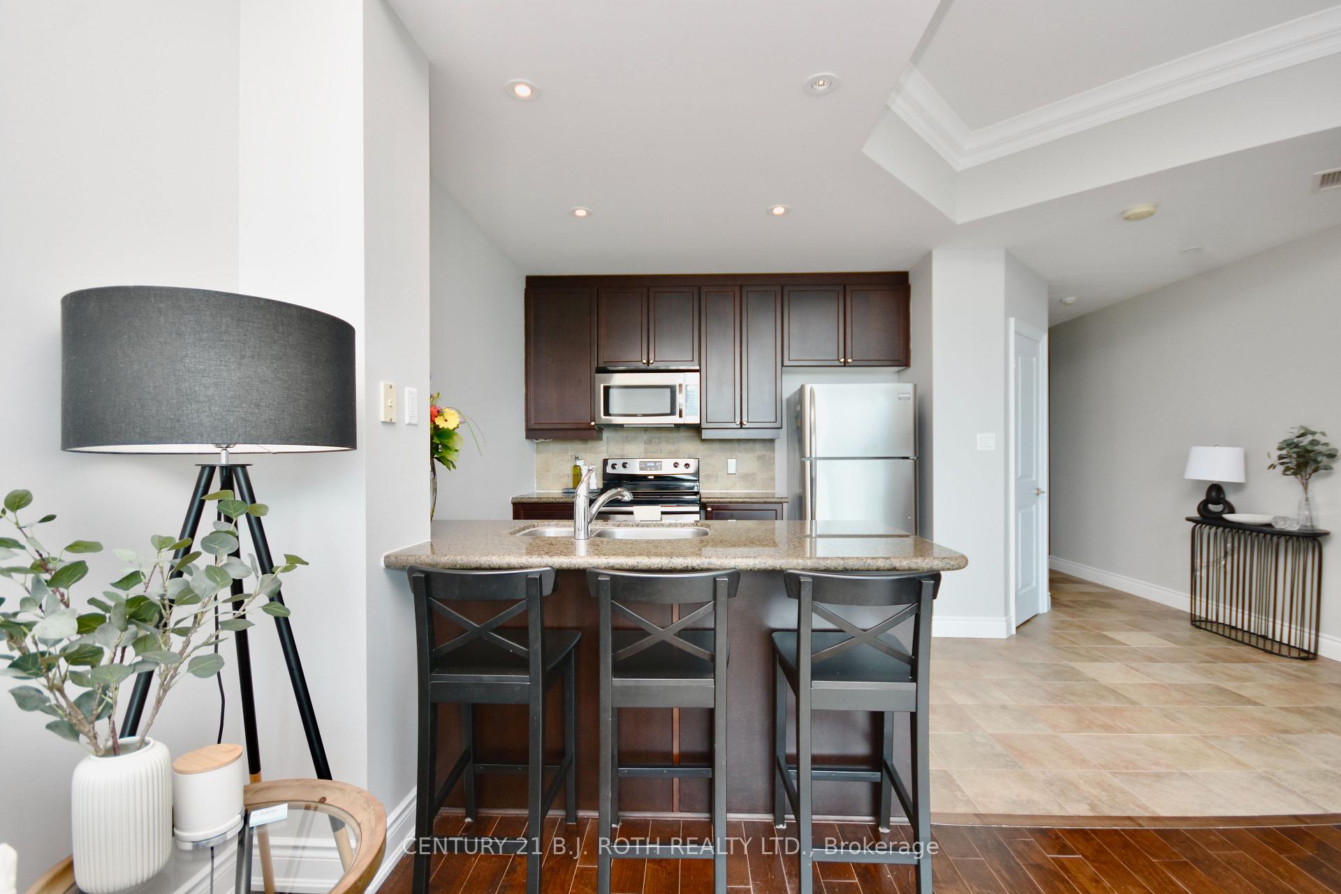 Photo 4 of Unit PH11, 37 Ellen Street, Barrie, City Centre — HOMEH