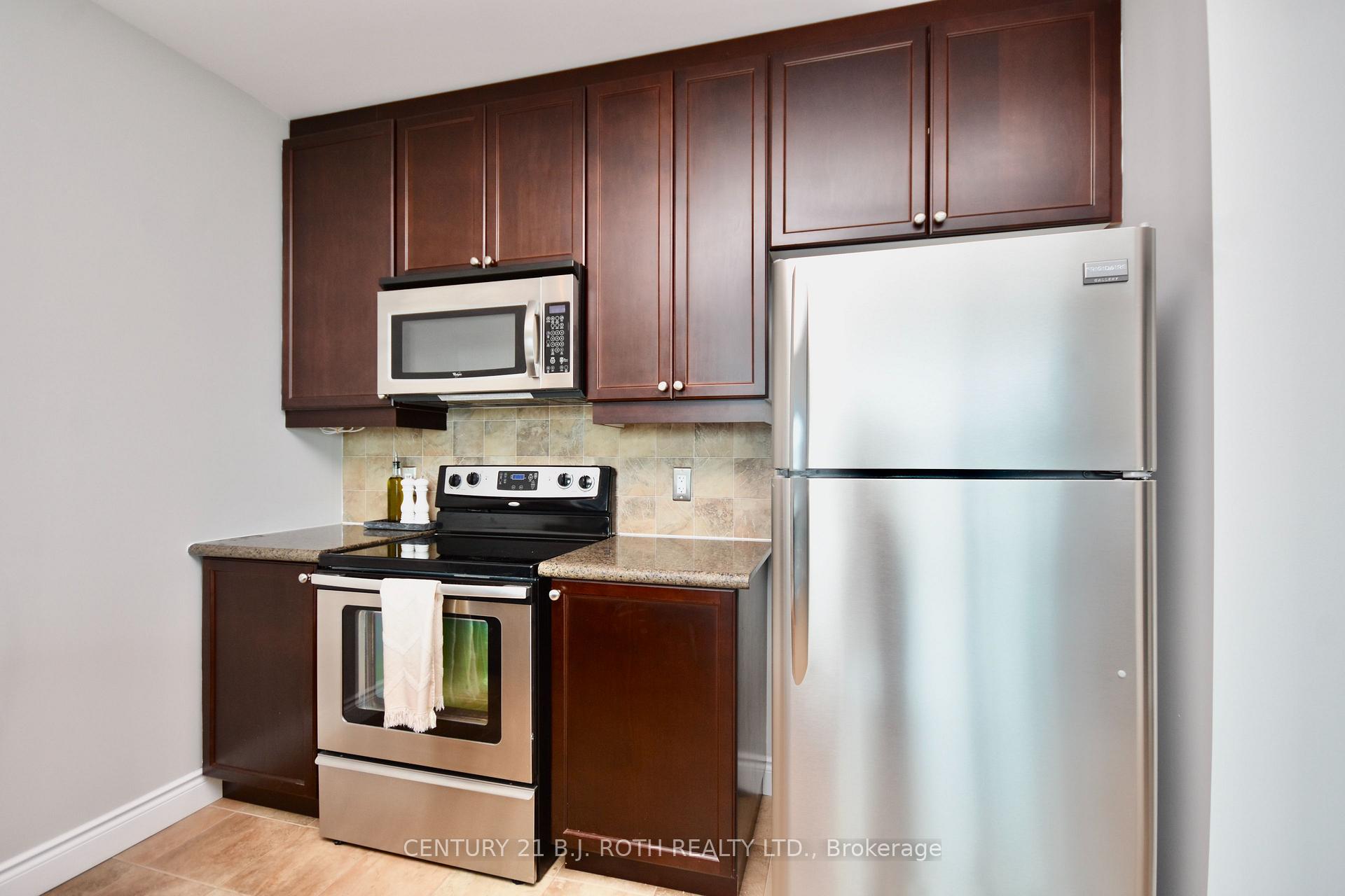Photo 5 of Unit PH11, 37 Ellen Street, Barrie, City Centre — HOMEH