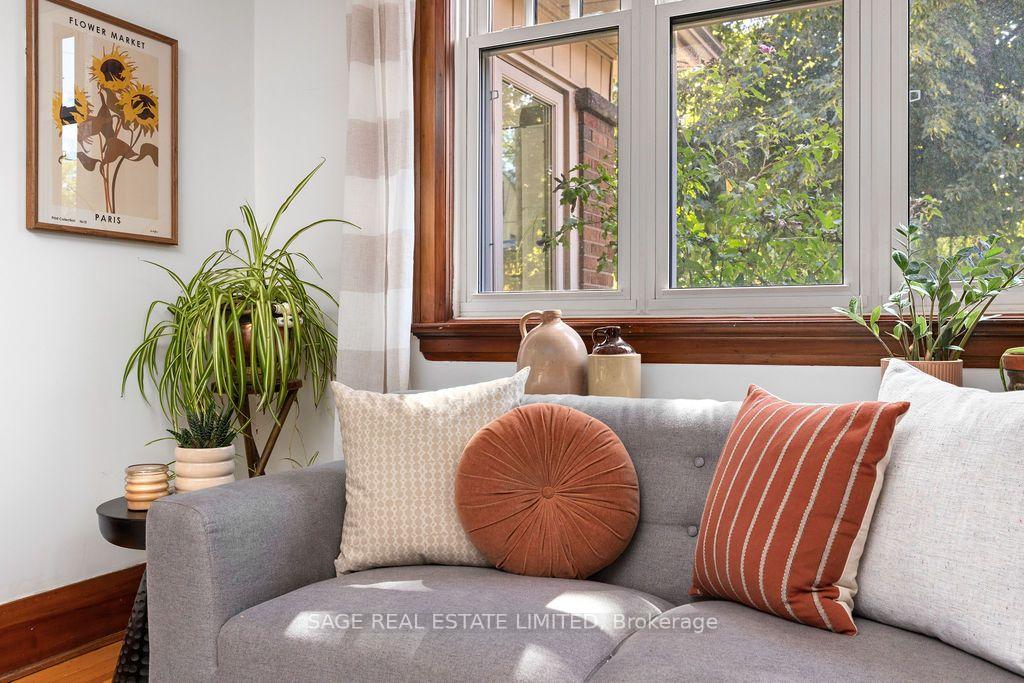 Photo 5 of 90 Methuen Avenue, Toronto, Lambton Baby Point — HOMEH