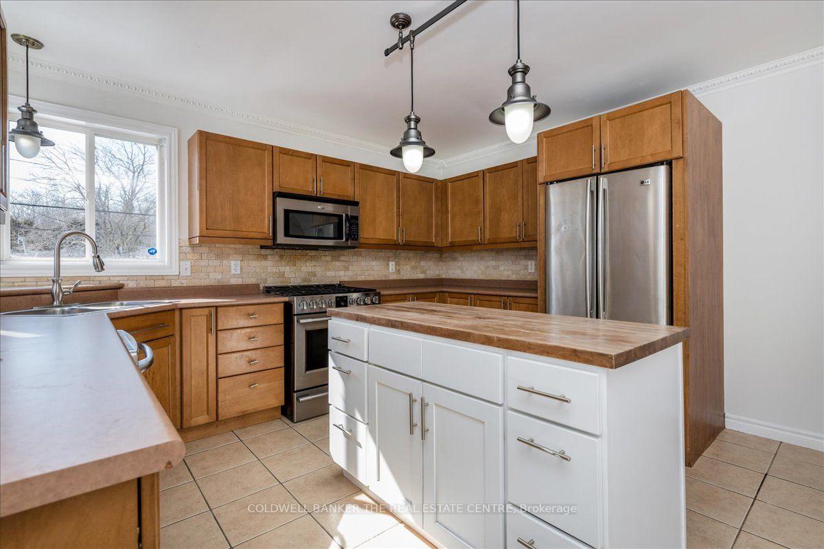Photo 10 of 229 Sproule Drive, Barrie, Edgehill Drive — HOMEH
