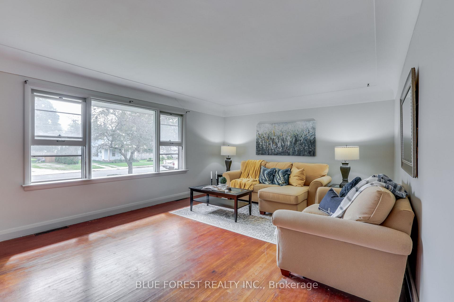 Photo 3 of 75 Pine Street E, Aylmer — HOMEH