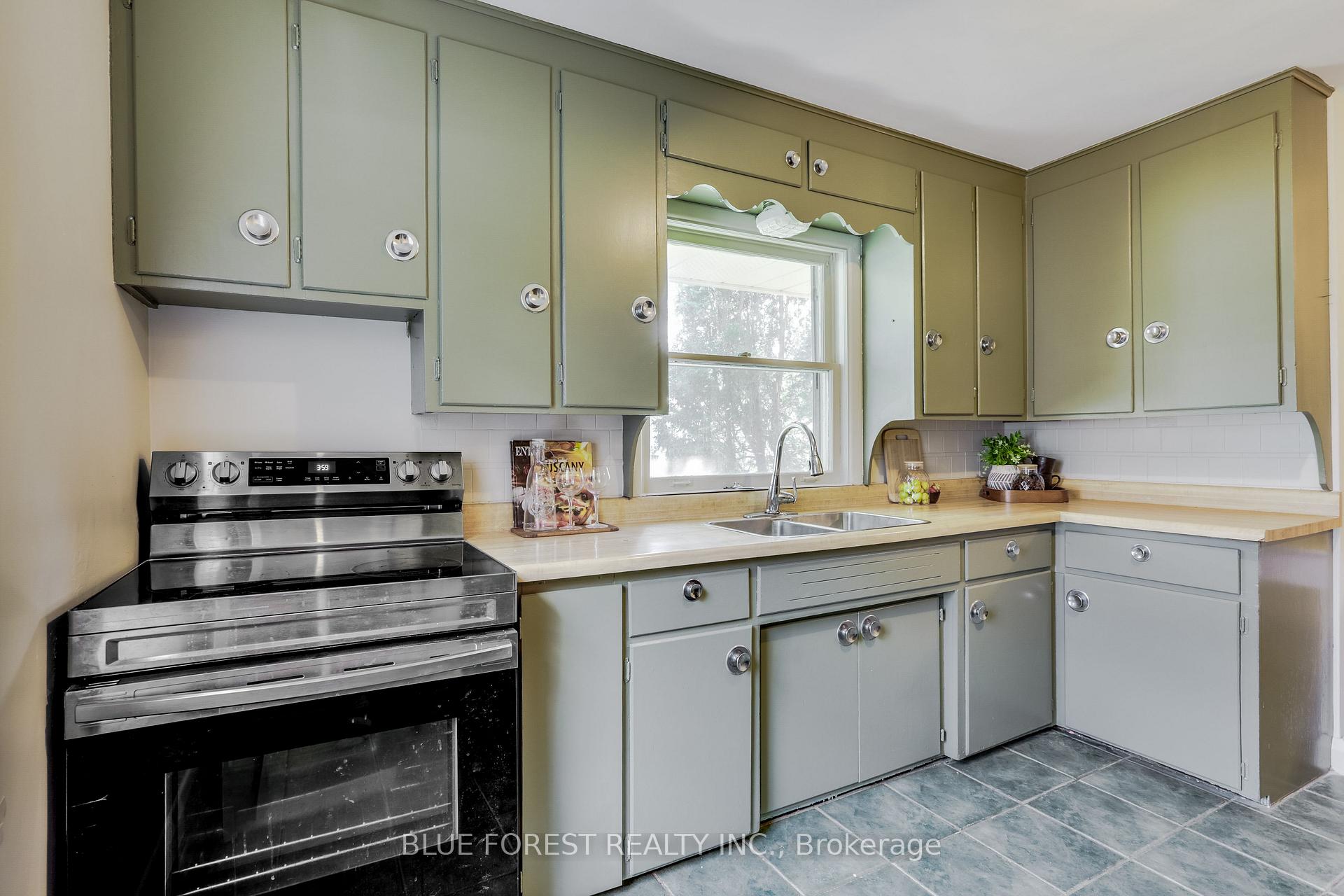 Photo 4 of 75 Pine Street E, Aylmer — HOMEH