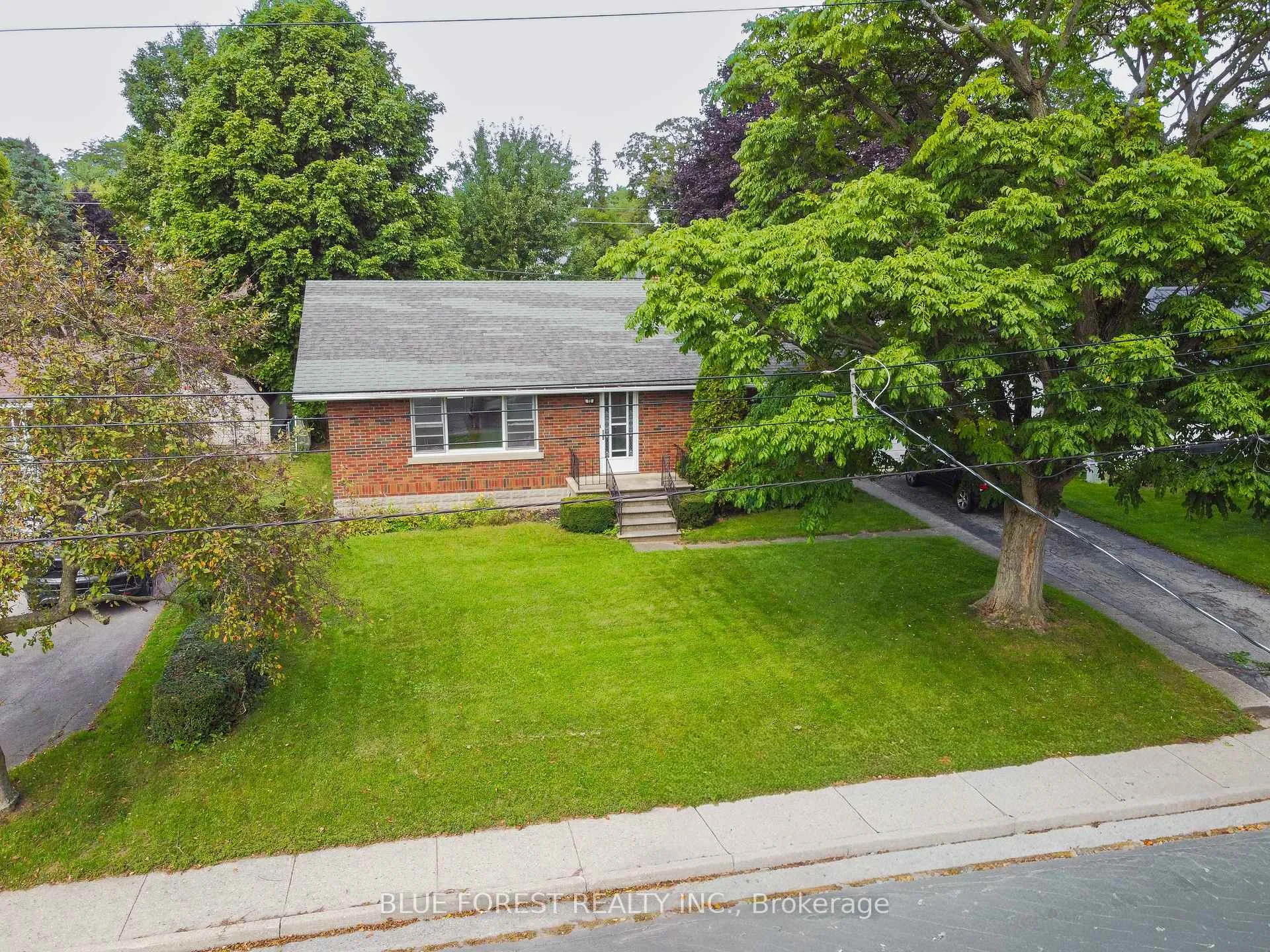 Photo 2 of 75 Pine Street E, Aylmer — HOMEH