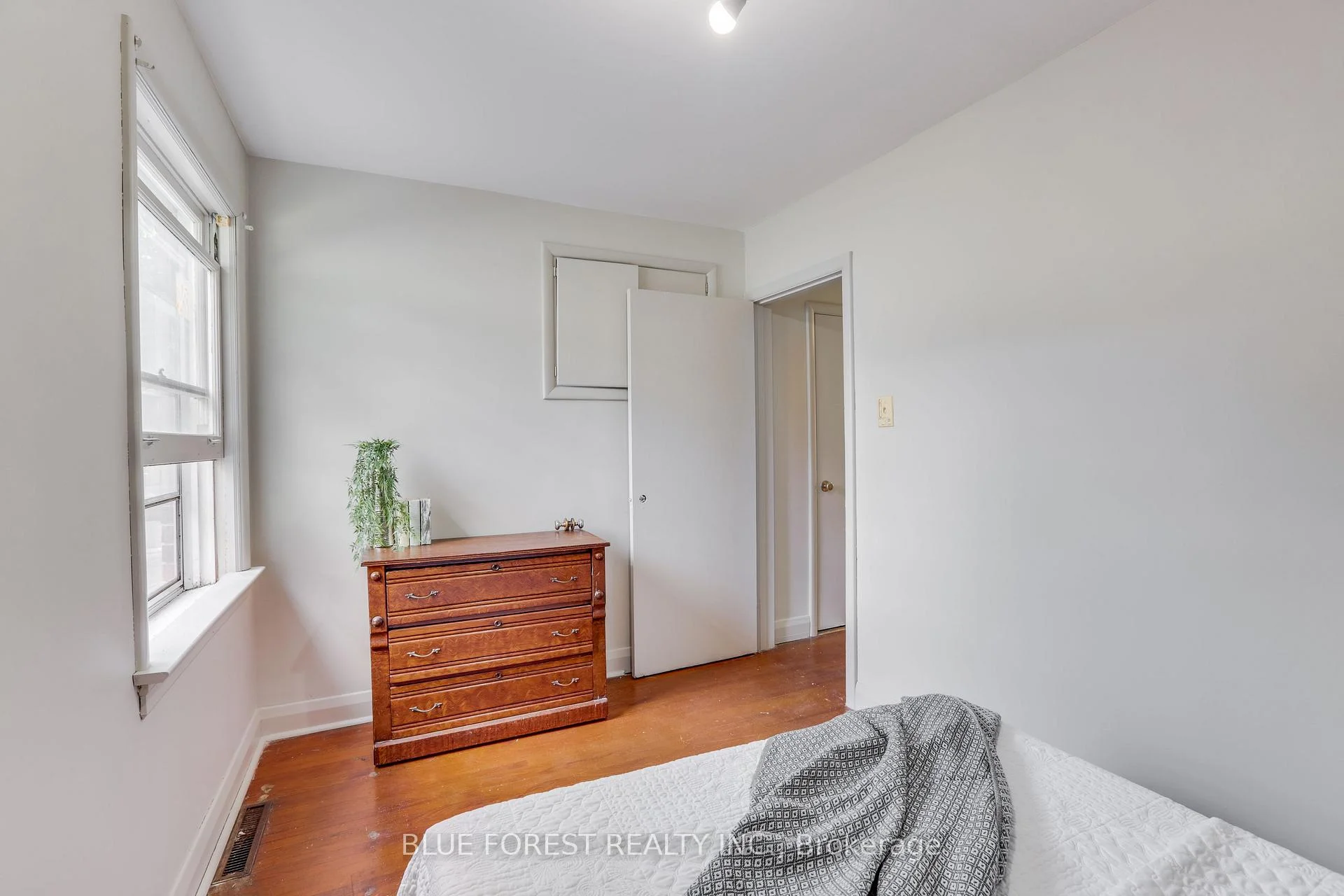 Photo 10 of 75 Pine Street E, Aylmer — HOMEH