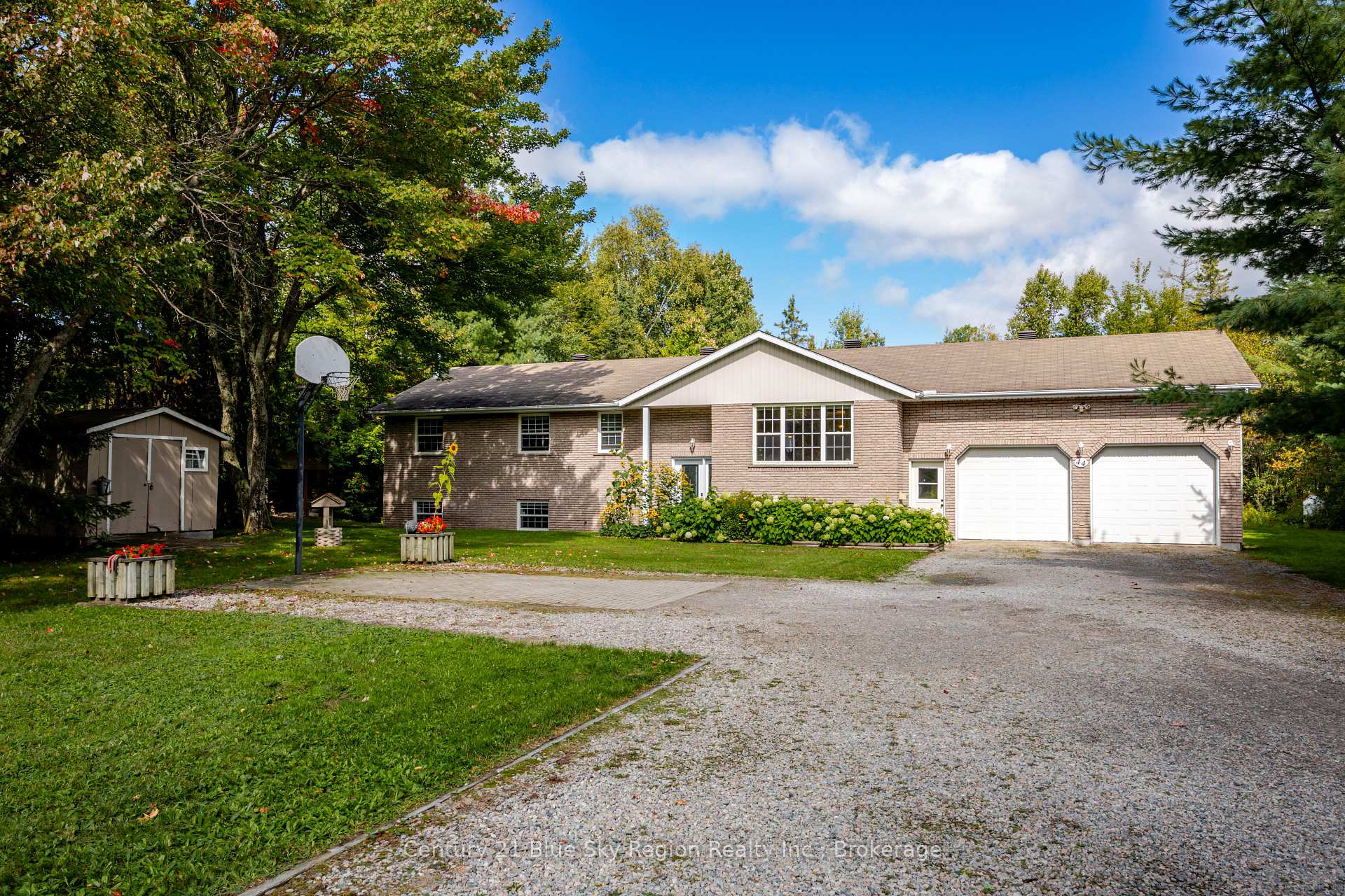 Photo 2 of 44 Springdale Drive, North Bay, Airport — HOMEH