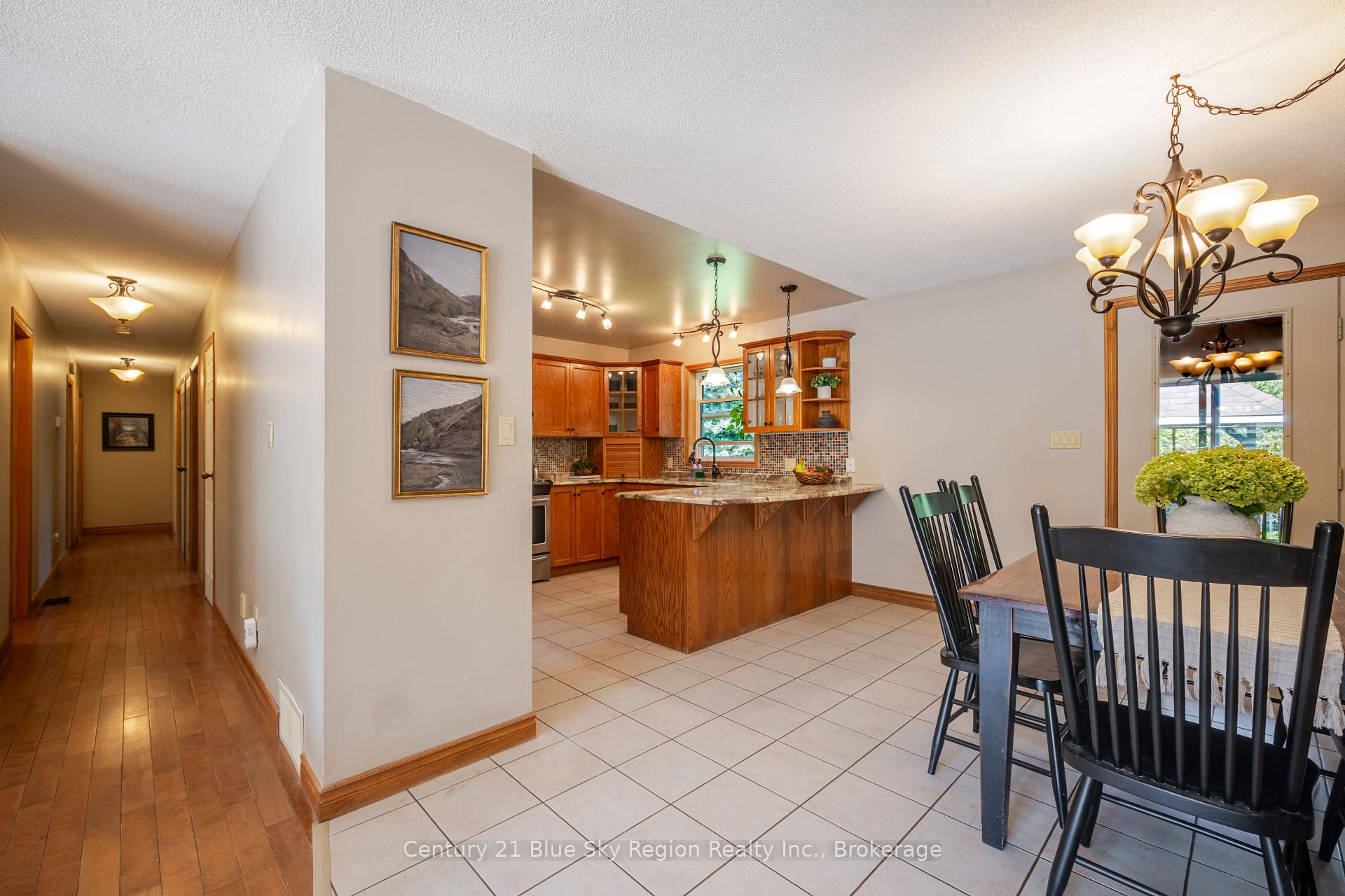 Photo 18 of 44 Springdale Drive, North Bay, Airport — HOMEH