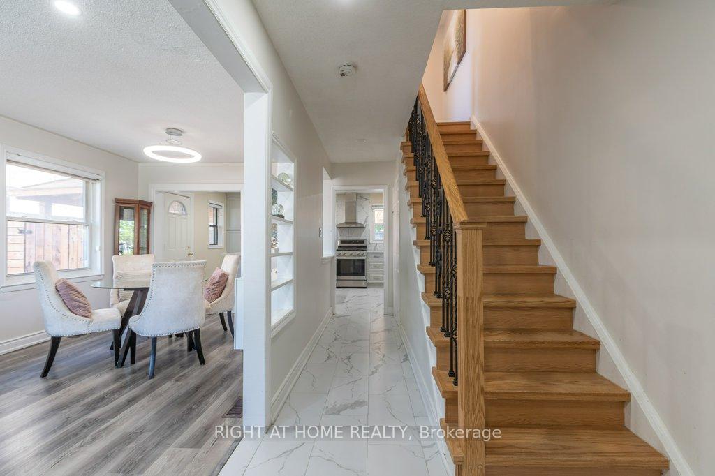 Photo 3 of 4 Fennimore Crescent, North York, Glenfield-Jane Heights — HOMEH