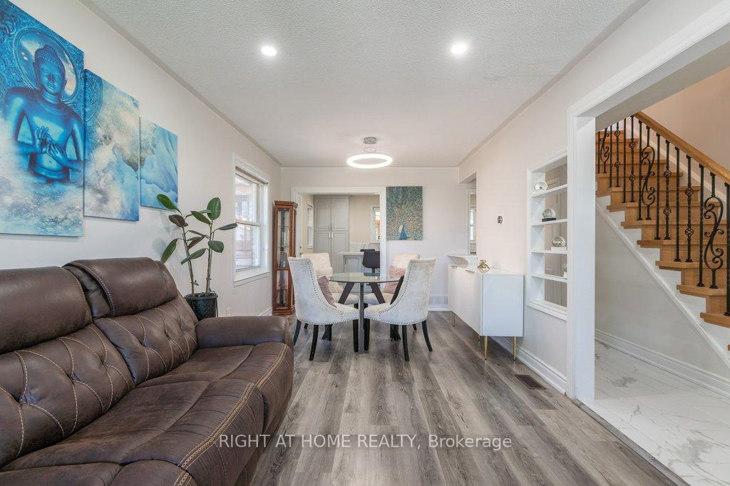 Photo 6 of 4 Fennimore Crescent, North York, Glenfield-Jane Heights — HOMEH