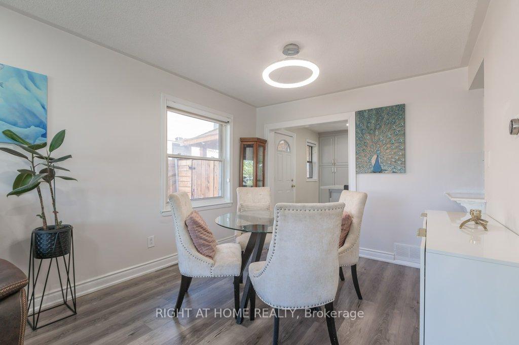 Photo 7 of 4 Fennimore Crescent, North York, Glenfield-Jane Heights — HOMEH