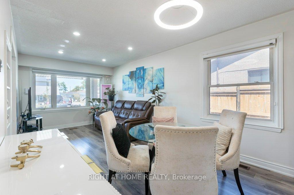 Photo 9 of 4 Fennimore Crescent, North York, Glenfield-Jane Heights — HOMEH