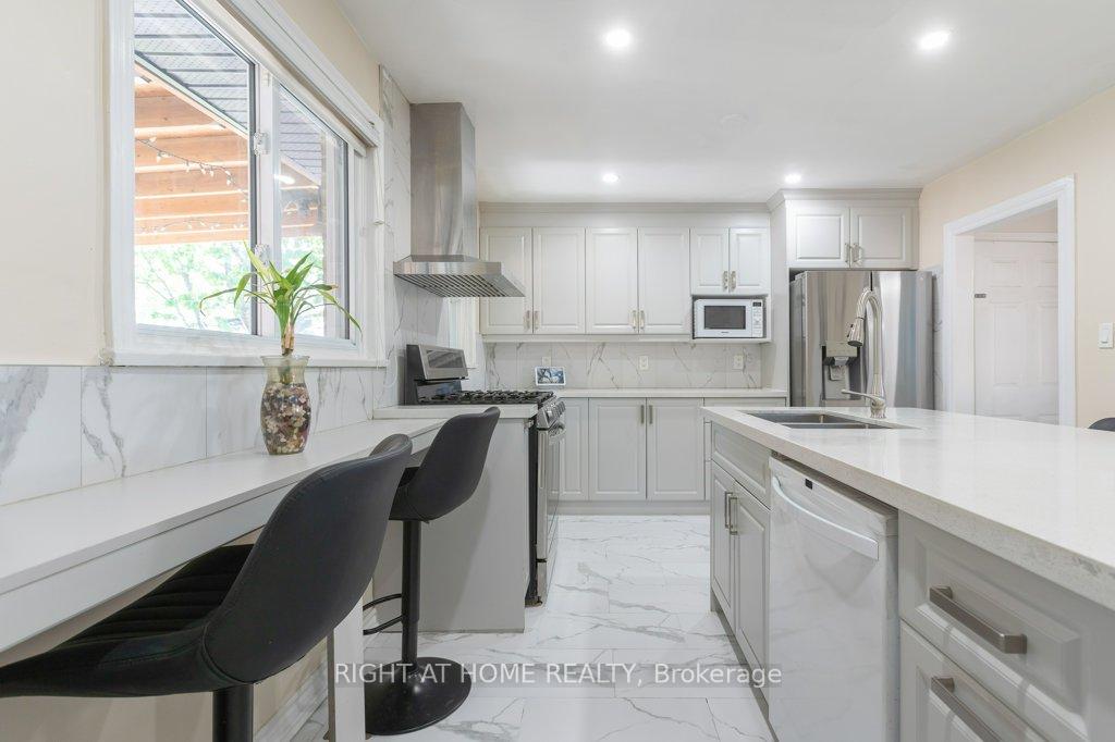 Photo 11 of 4 Fennimore Crescent, North York, Glenfield-Jane Heights — HOMEH