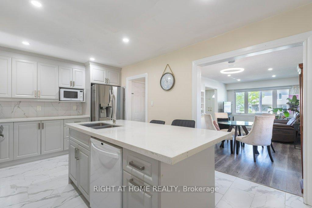 Photo 12 of 4 Fennimore Crescent, North York, Glenfield-Jane Heights — HOMEH