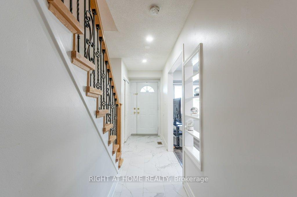 Photo 15 of 4 Fennimore Crescent, North York, Glenfield-Jane Heights — HOMEH