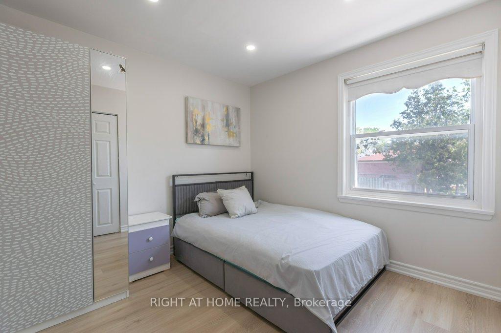 Photo 17 of 4 Fennimore Crescent, North York, Glenfield-Jane Heights — HOMEH