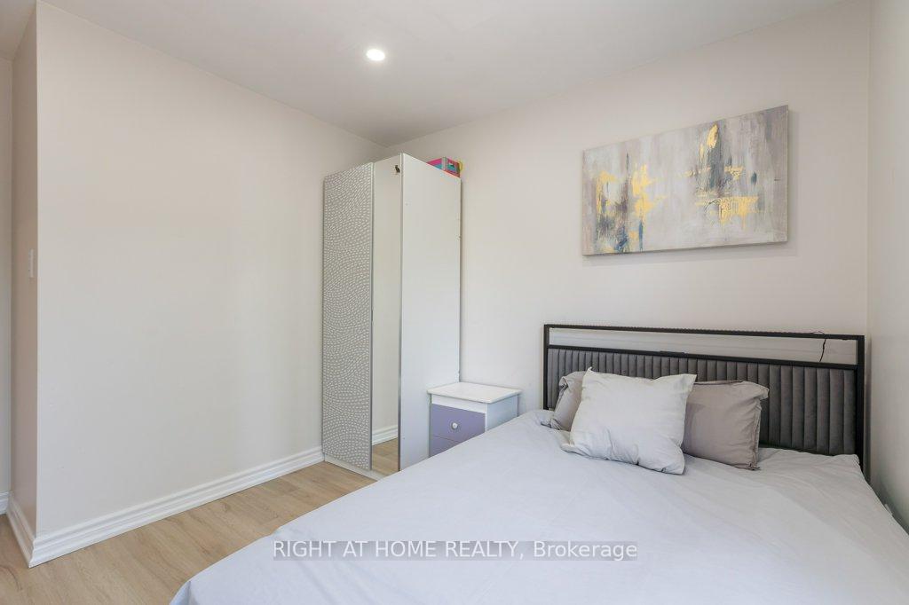Photo 18 of 4 Fennimore Crescent, North York, Glenfield-Jane Heights — HOMEH