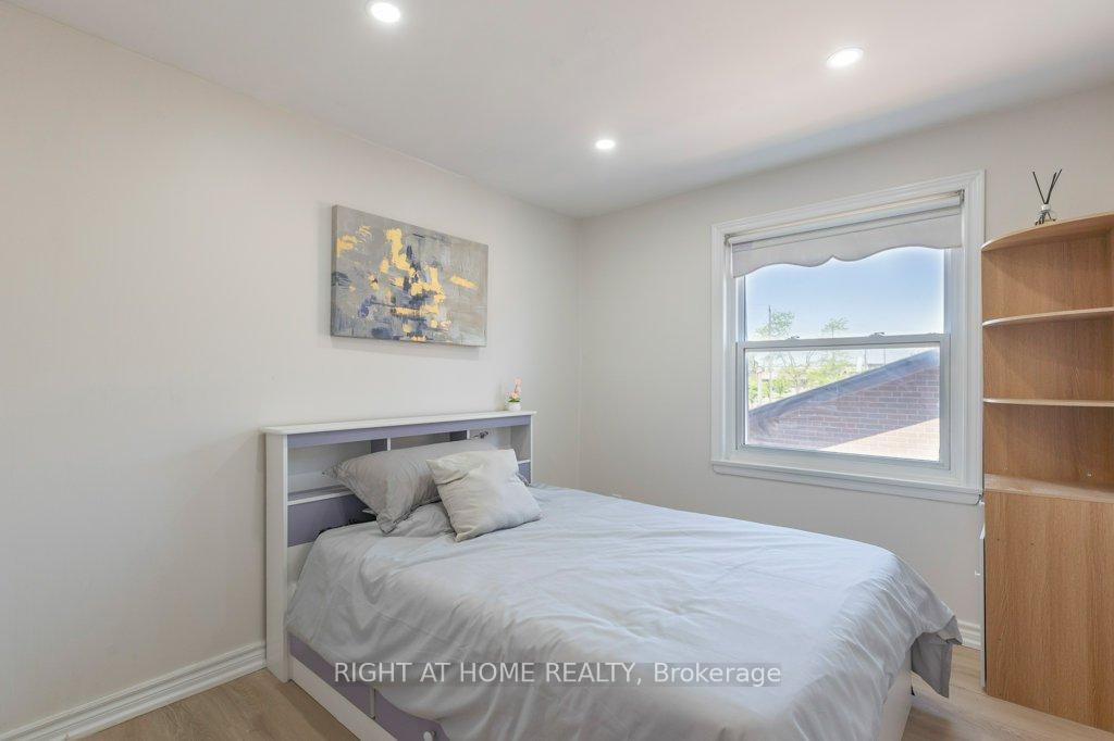 Photo 20 of 4 Fennimore Crescent, North York, Glenfield-Jane Heights — HOMEH
