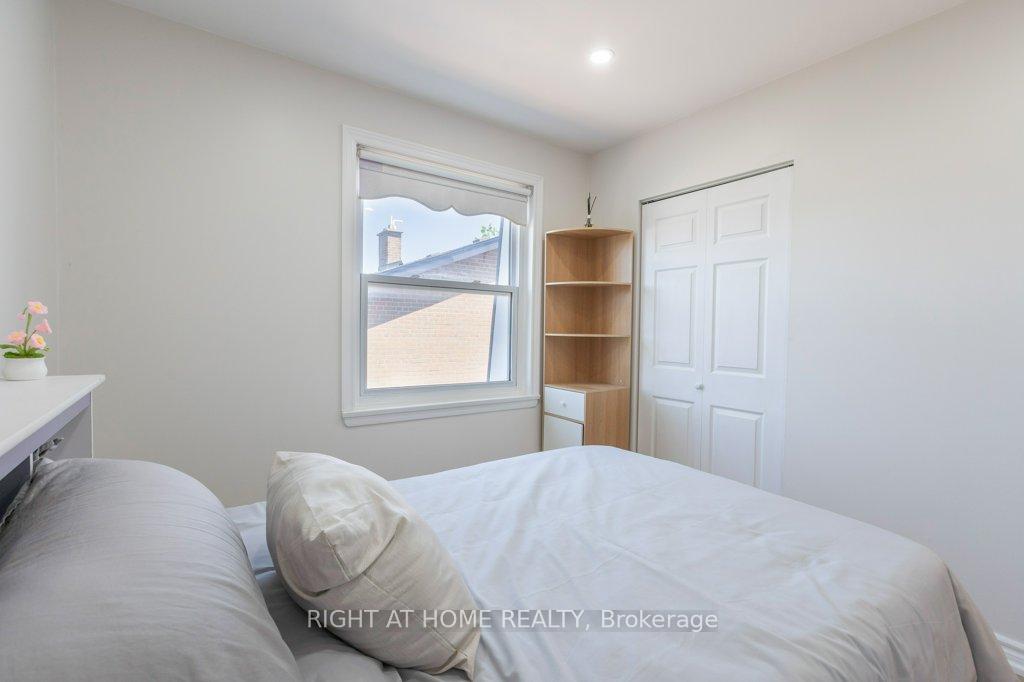 Photo 21 of 4 Fennimore Crescent, North York, Glenfield-Jane Heights — HOMEH