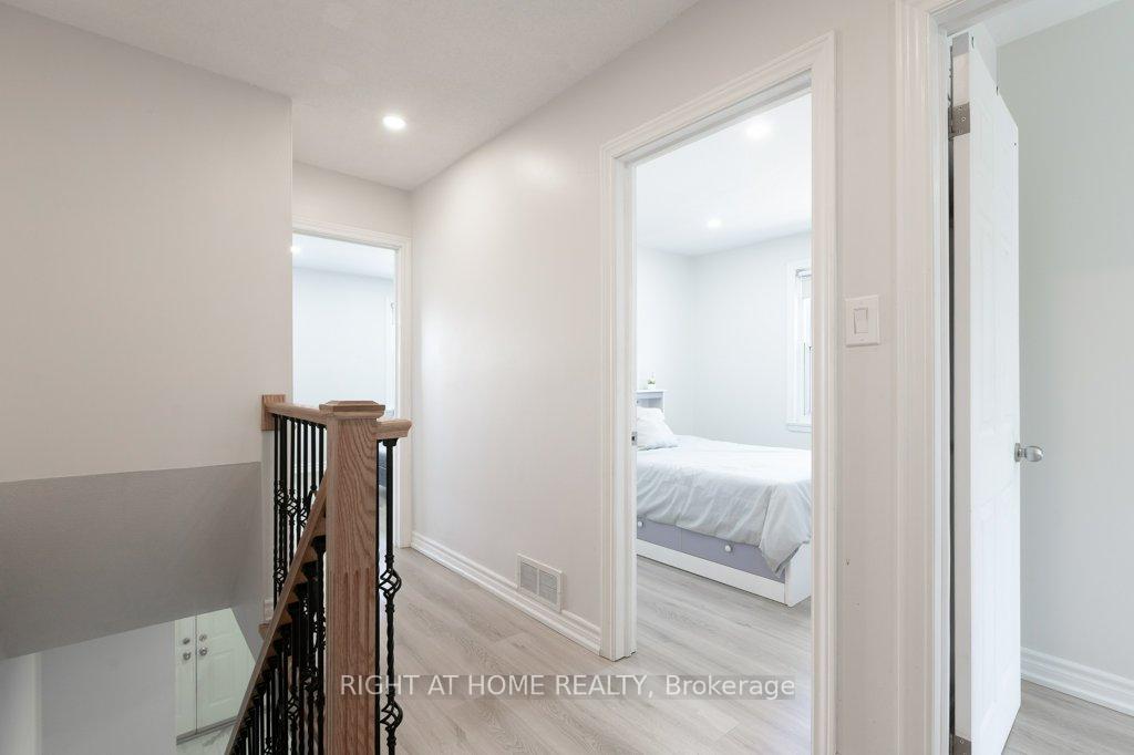 Photo 22 of 4 Fennimore Crescent, North York, Glenfield-Jane Heights — HOMEH