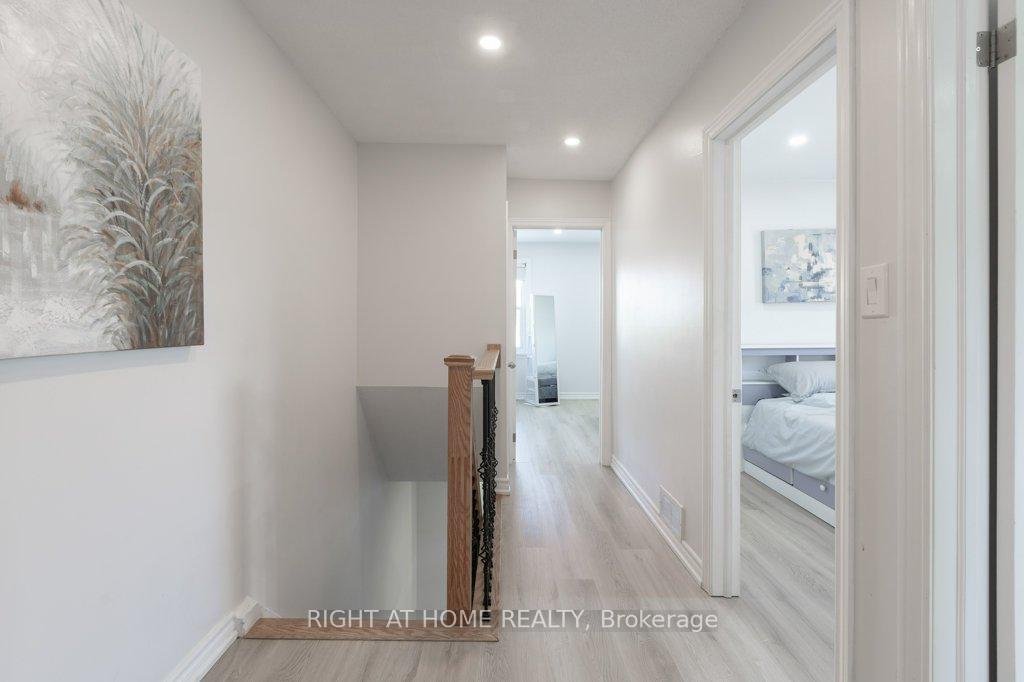 Photo 23 of 4 Fennimore Crescent, North York, Glenfield-Jane Heights — HOMEH