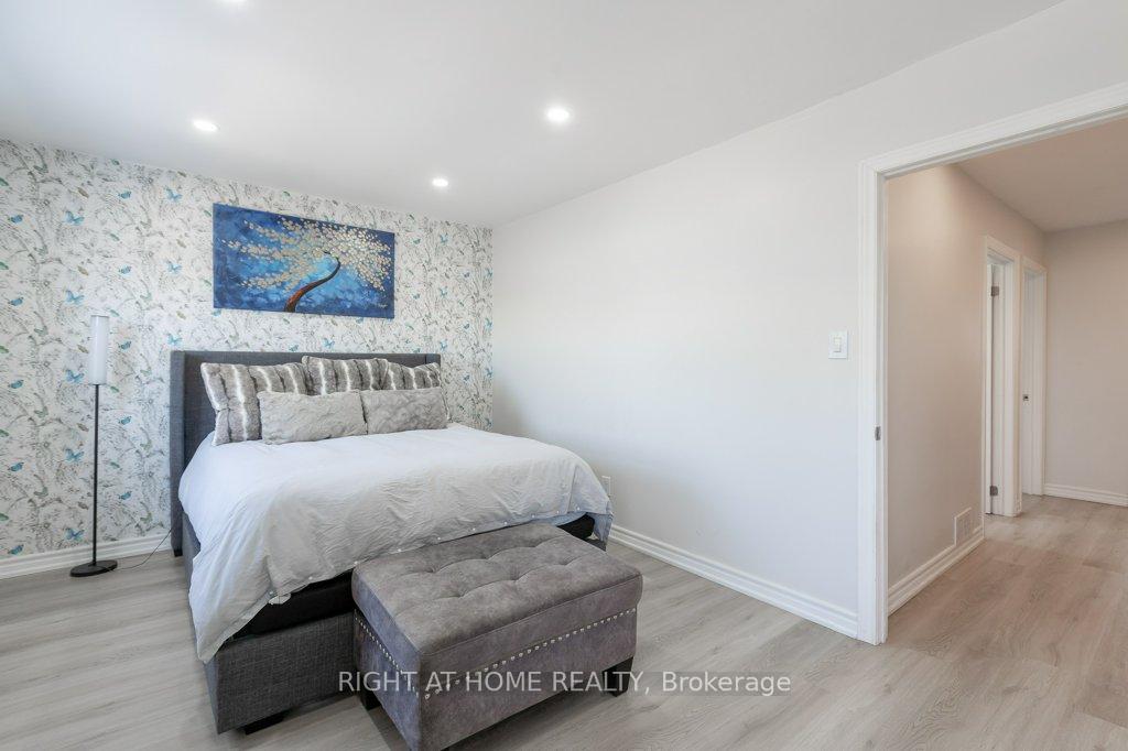 Photo 25 of 4 Fennimore Crescent, North York, Glenfield-Jane Heights — HOMEH
