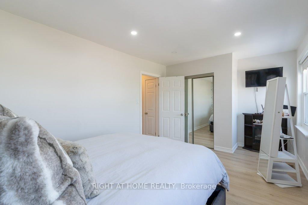 Photo 26 of 4 Fennimore Crescent, North York, Glenfield-Jane Heights — HOMEH