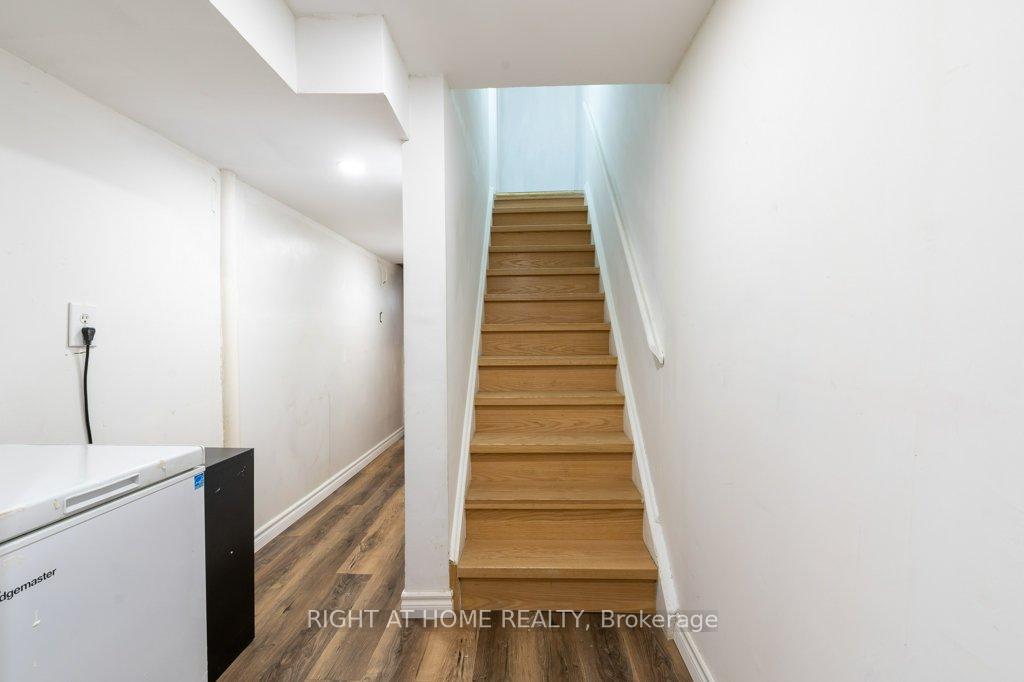 Photo 28 of 4 Fennimore Crescent, North York, Glenfield-Jane Heights — HOMEH