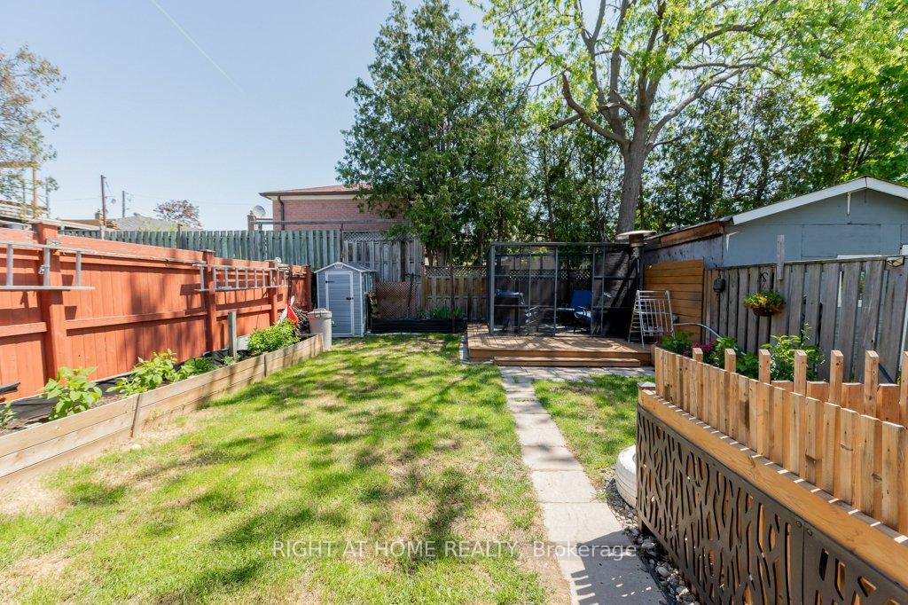 Photo 41 of 4 Fennimore Crescent, North York, Glenfield-Jane Heights — HOMEH
