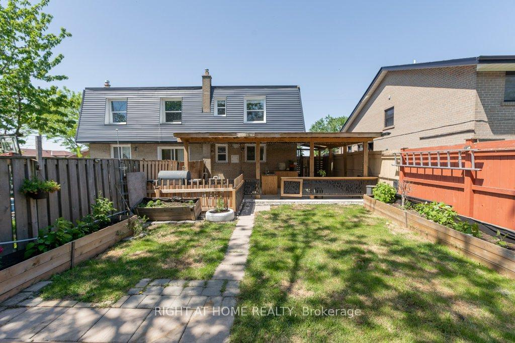 Photo 43 of 4 Fennimore Crescent, North York, Glenfield-Jane Heights — HOMEH