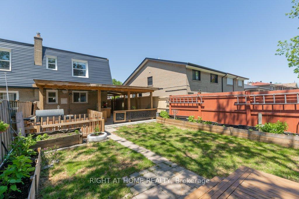 Photo 44 of 4 Fennimore Crescent, North York, Glenfield-Jane Heights — HOMEH