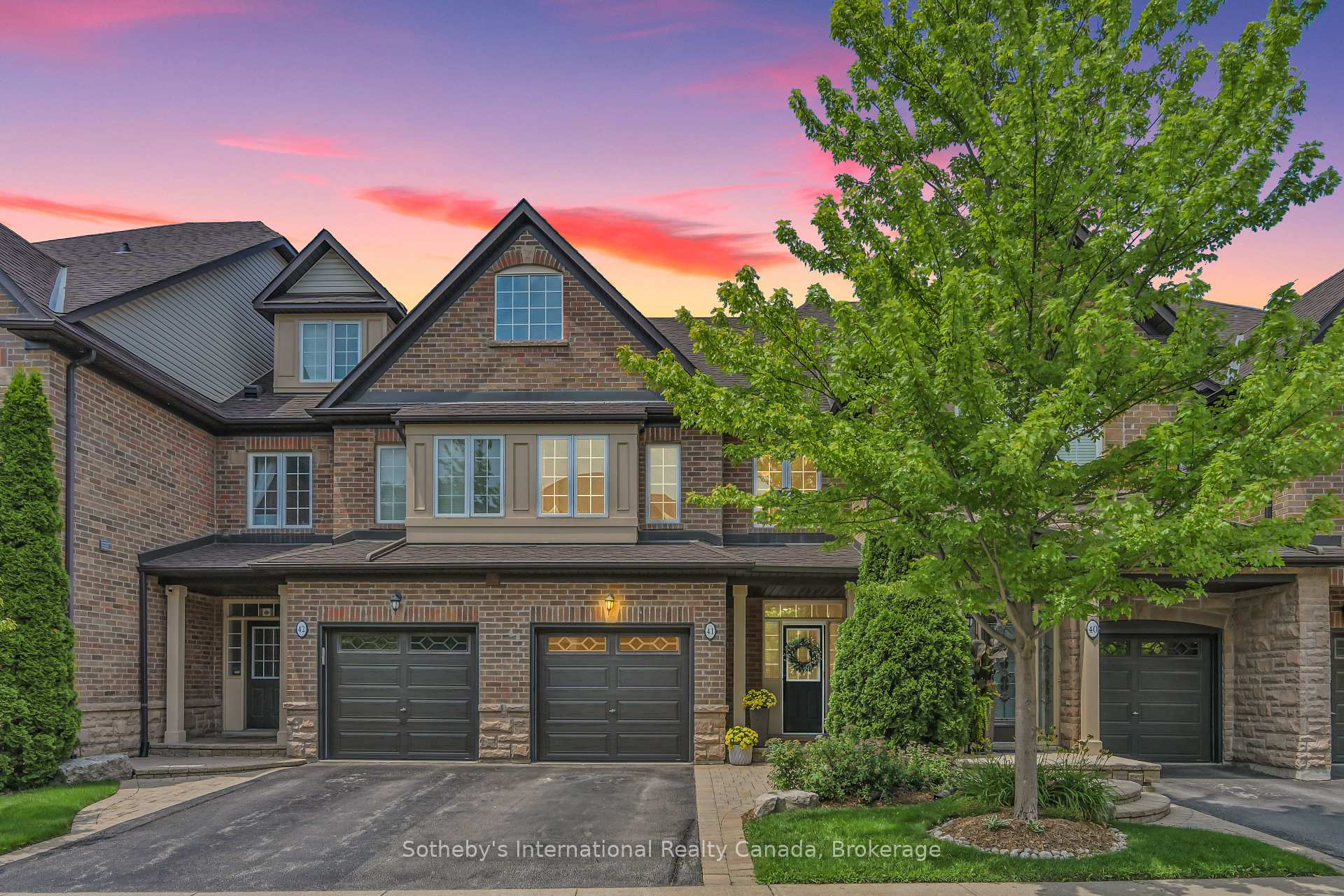 Photo 1 of Unit 41, 300 Ravineview Way, Oakville, Wedgewood Creek — HOMEH