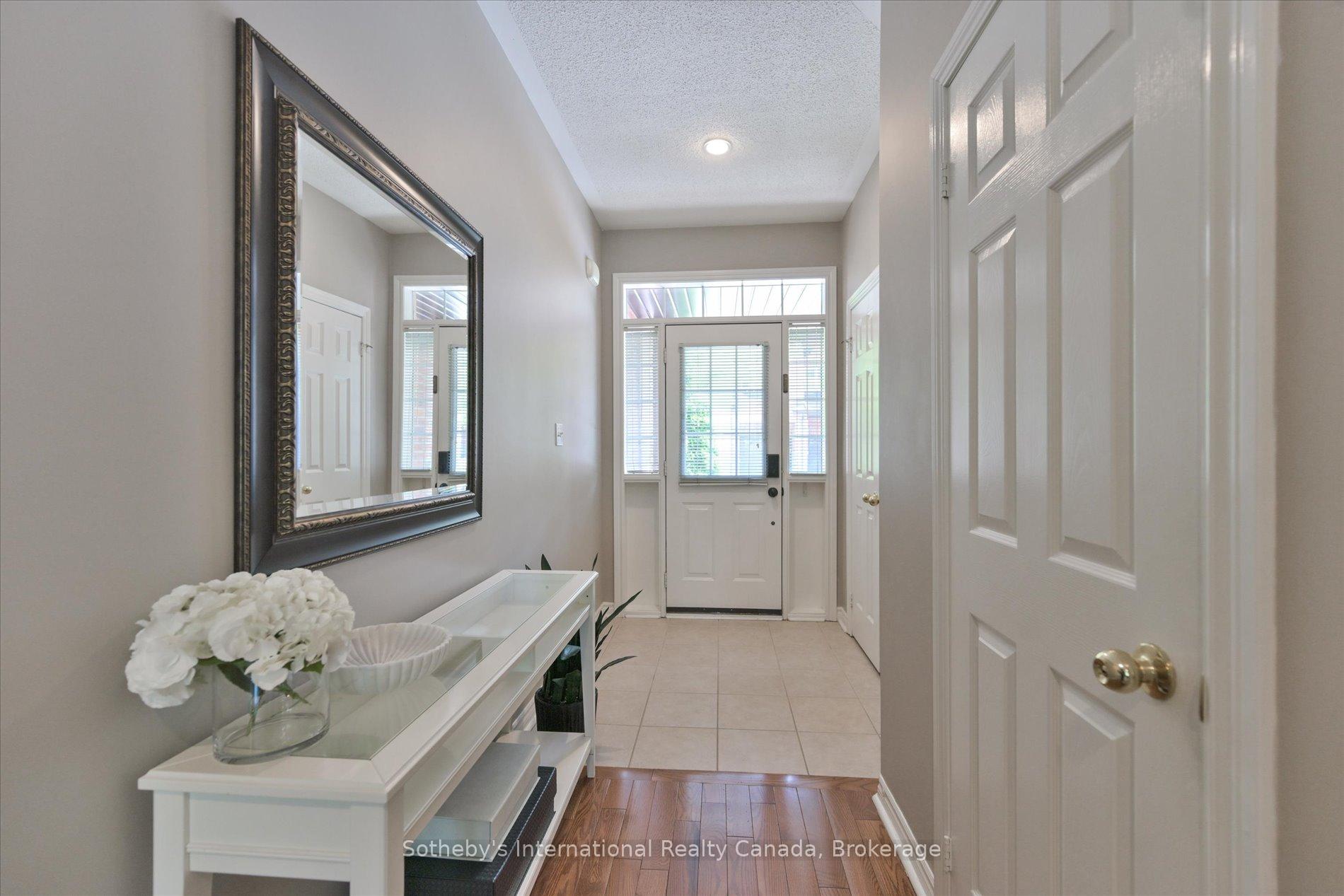 Photo 4 of Unit 41, 300 Ravineview Way, Oakville, Wedgewood Creek — HOMEH