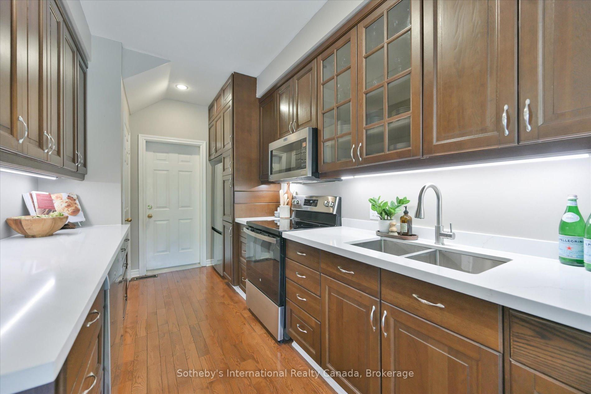 Photo 18 of Unit 41, 300 Ravineview Way, Oakville, Wedgewood Creek — HOMEH