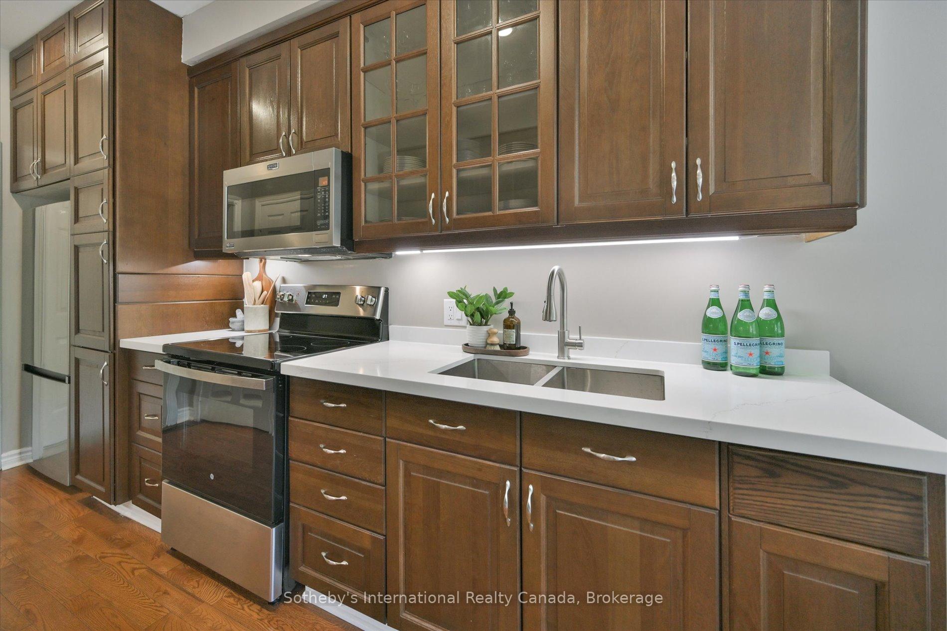Photo 20 of Unit 41, 300 Ravineview Way, Oakville, Wedgewood Creek — HOMEH