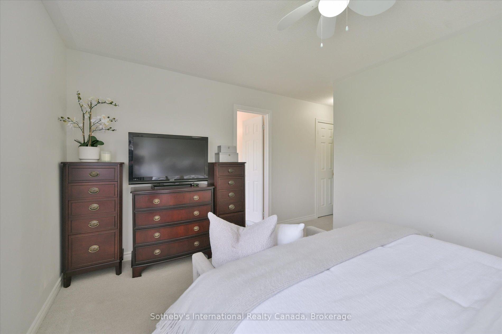 Photo 27 of Unit 41, 300 Ravineview Way, Oakville, Wedgewood Creek — HOMEH