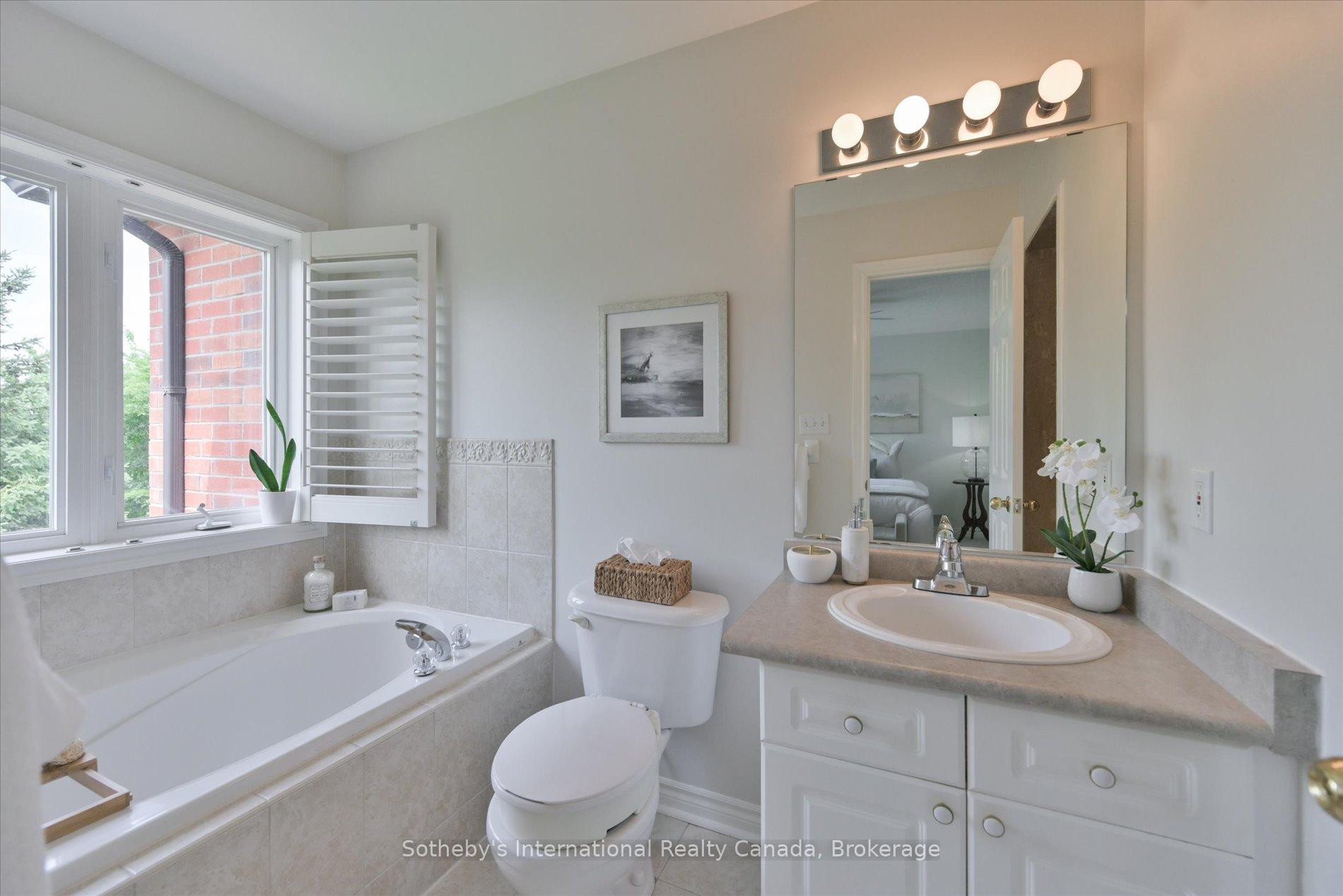 Photo 29 of Unit 41, 300 Ravineview Way, Oakville, Wedgewood Creek — HOMEH
