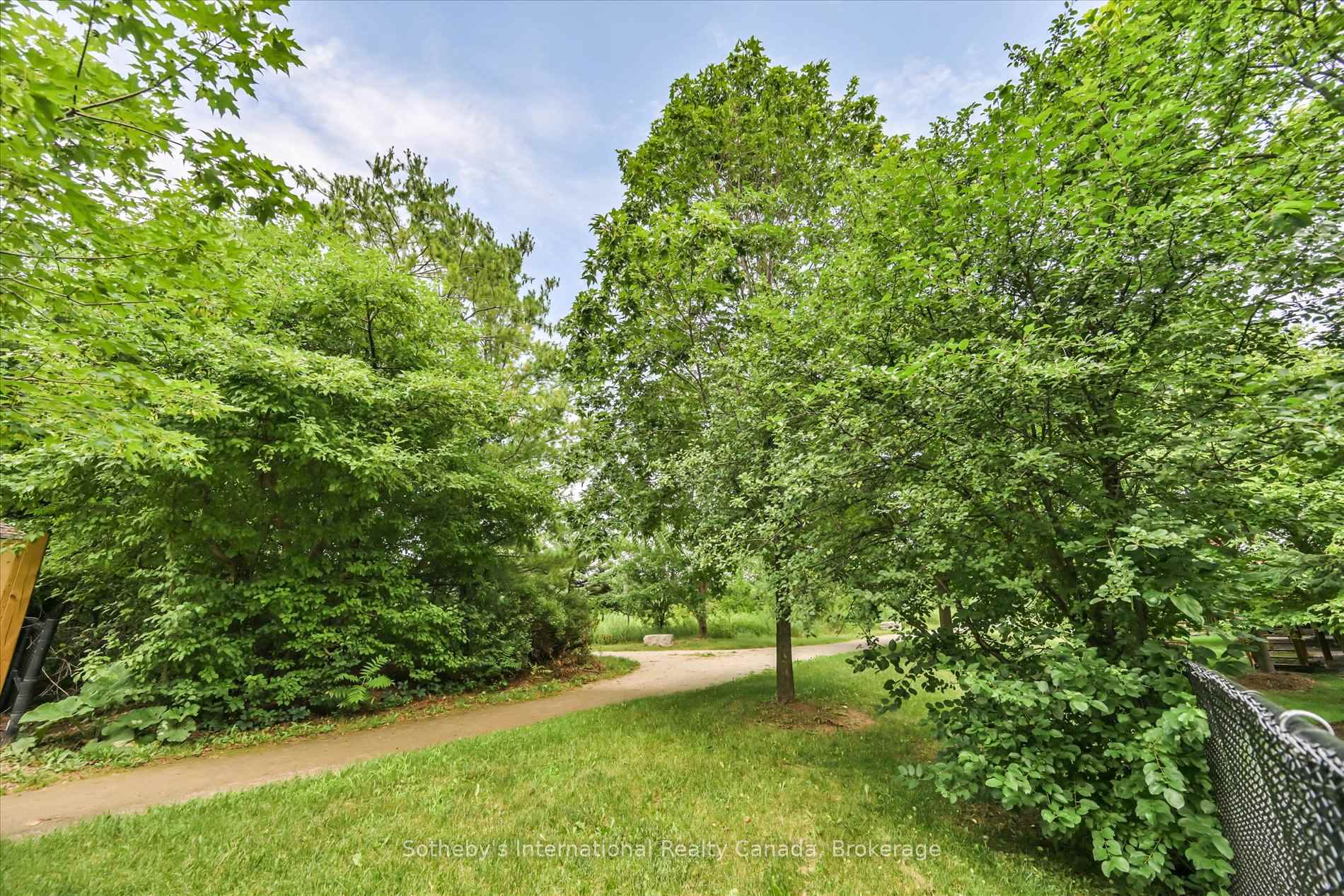 Photo 47 of Unit 41, 300 Ravineview Way, Oakville, Wedgewood Creek — HOMEH