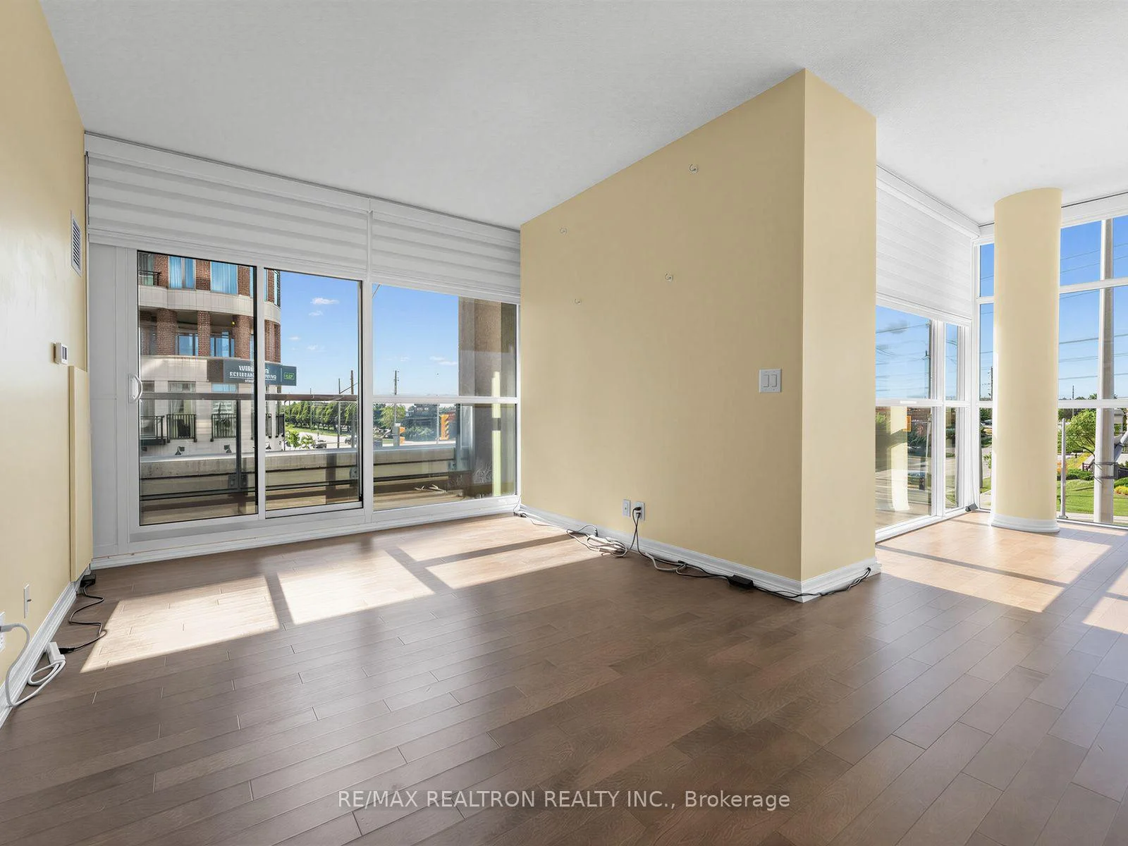 Photo 3 of Unit 209, 1940 Ironstone Drive, Burlington, Uptown — HOMEH